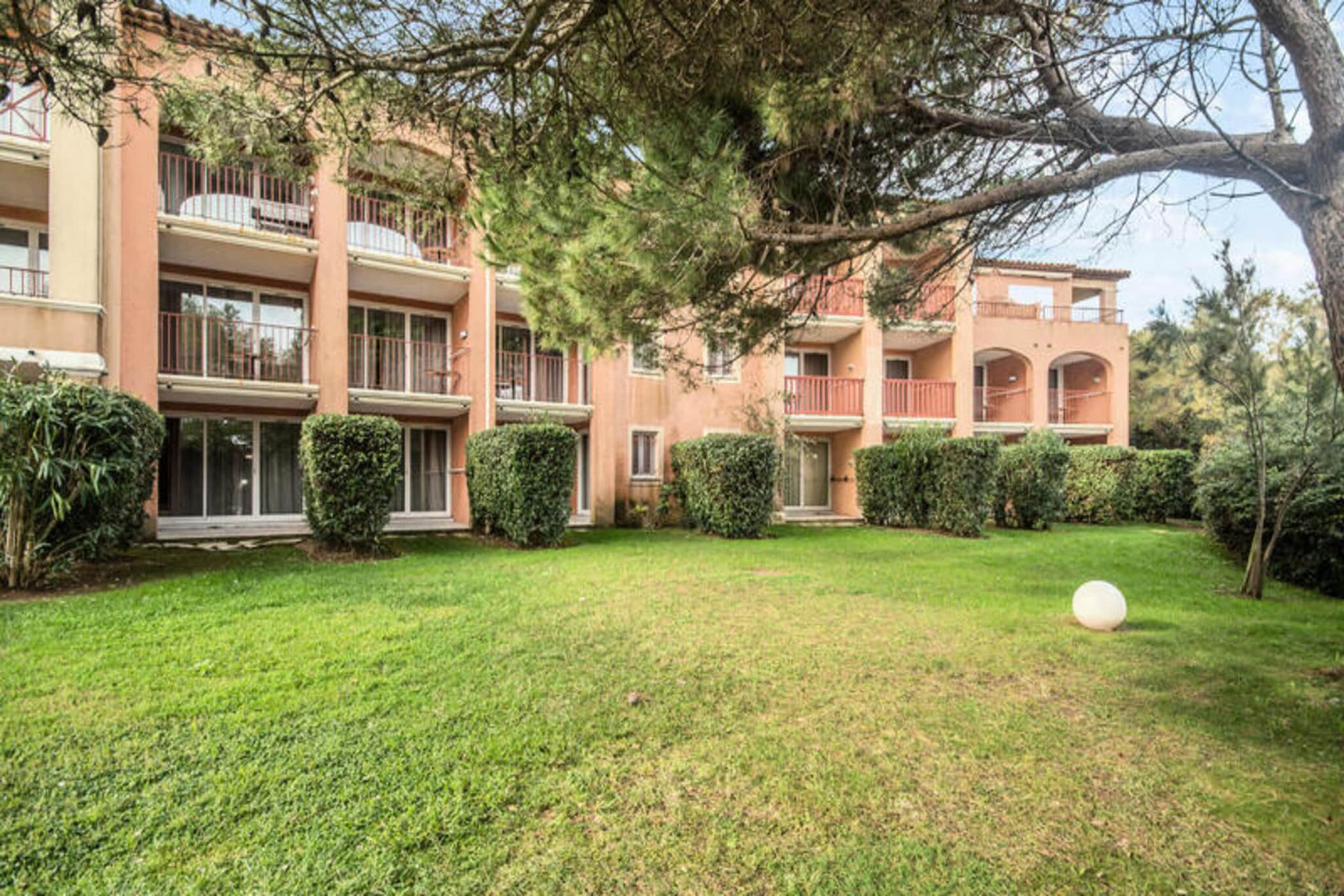 Résidence La Pinède - maeva Home-Außenbereich Sommer