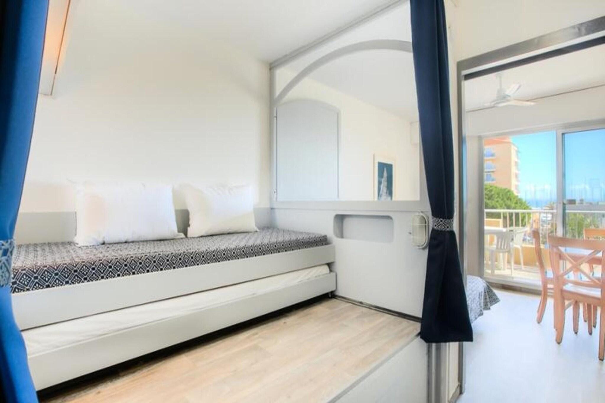 Hyeres Park with one room studio