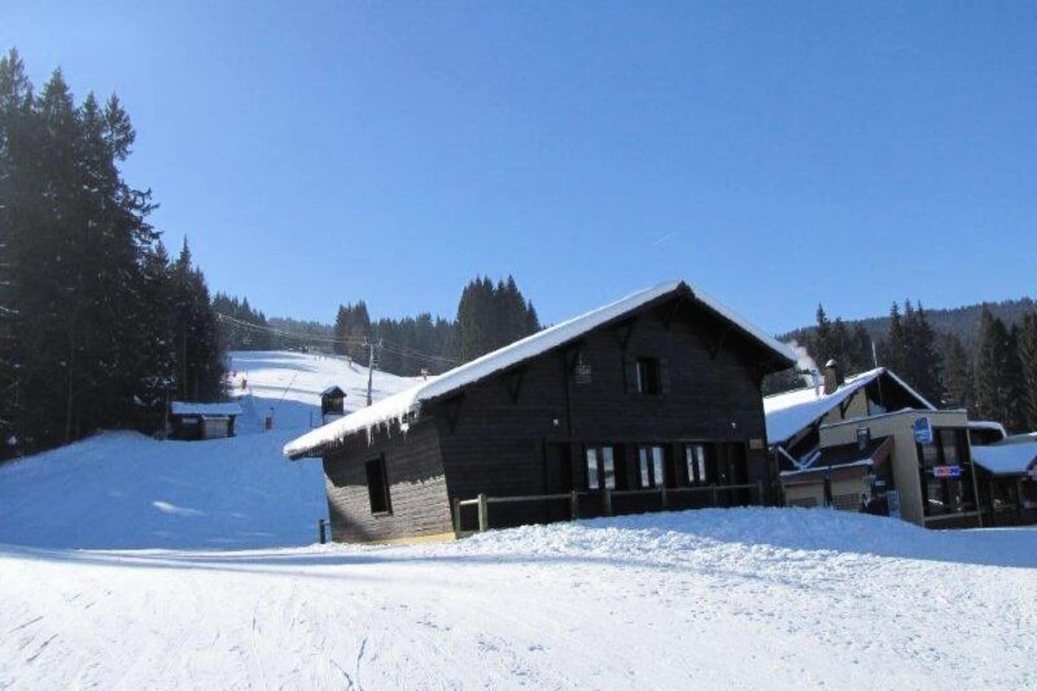 Poya Castle chalets for tweleve people