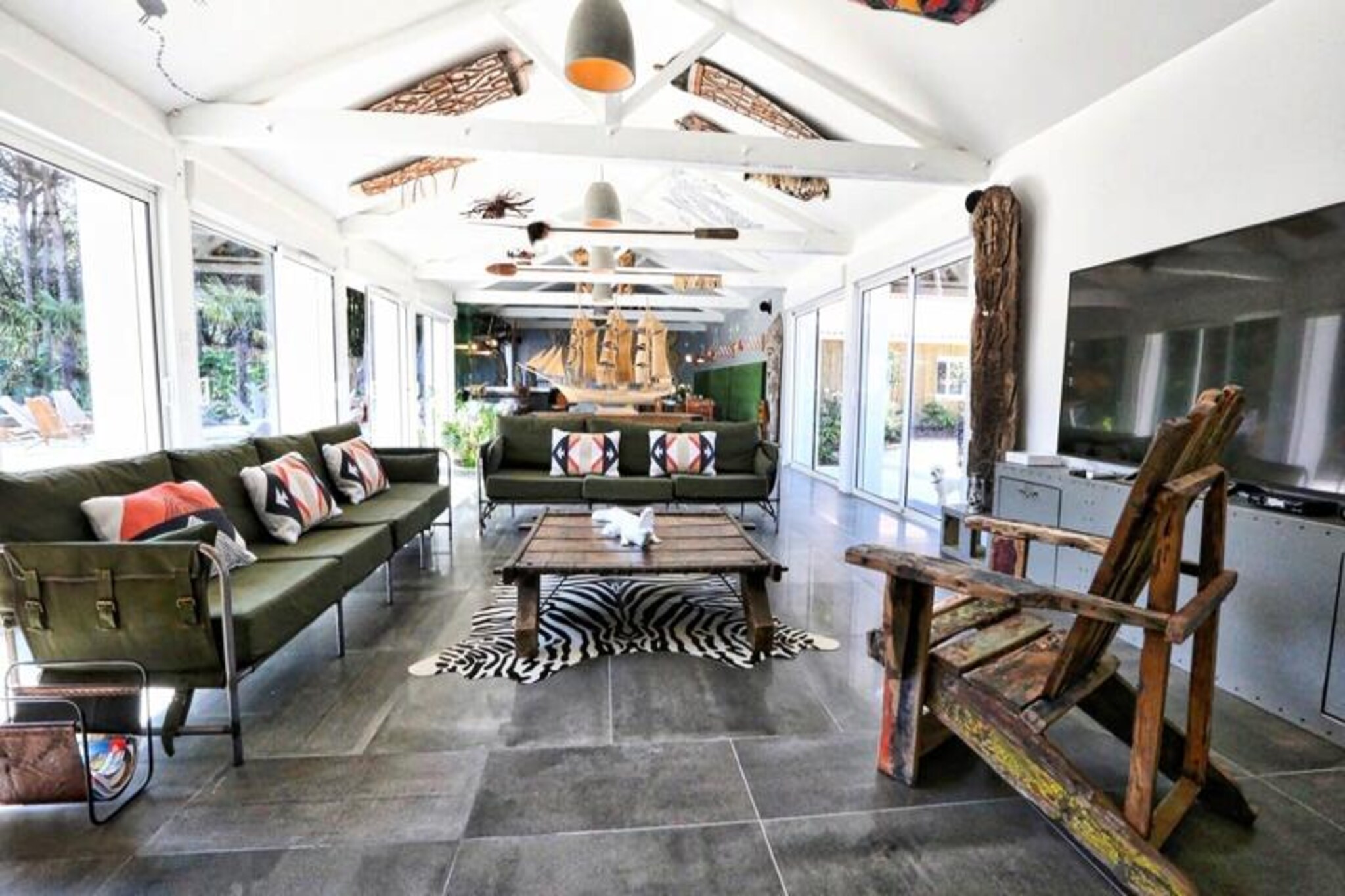This spacious 280 m² villa, nestled in the heart of the forest, offers a tranquil retreat for up to 15 people. It features 8 bedrooms, including 7 double beds and 2 single beds (which can be converted into a double). The villa also has 4 bathrooms and 4 toilets, making it perfect for large groups. Guests can enjoy the comfort of a large reception area with a lounge, living room, and bar. Pets under 25 kg are allowed, making it ideal for families with furry companions.
Located just a few minutes from the beach, this villa is surrounded by the stunning Pays-de-Monts national forest, offering ample opportunities to explore nearby cycle paths. The area also provides easy access to local cafes, markets, and shops, making it a perfect destination for outdoor enthusiasts and those seeking relaxation alike.
The villa is fully equipped with modern amenities, including a kitchen with an oven, fridge-freezer, dishwasher, microwave, and a Krups full-grain coffee maker. A well-being room with a sauna and balneo is available, and outside, you can relax on the large private terrace with garden furniture, a barbecue, and a swimming spa. Additional features include a table football, board games, and an aquabike.