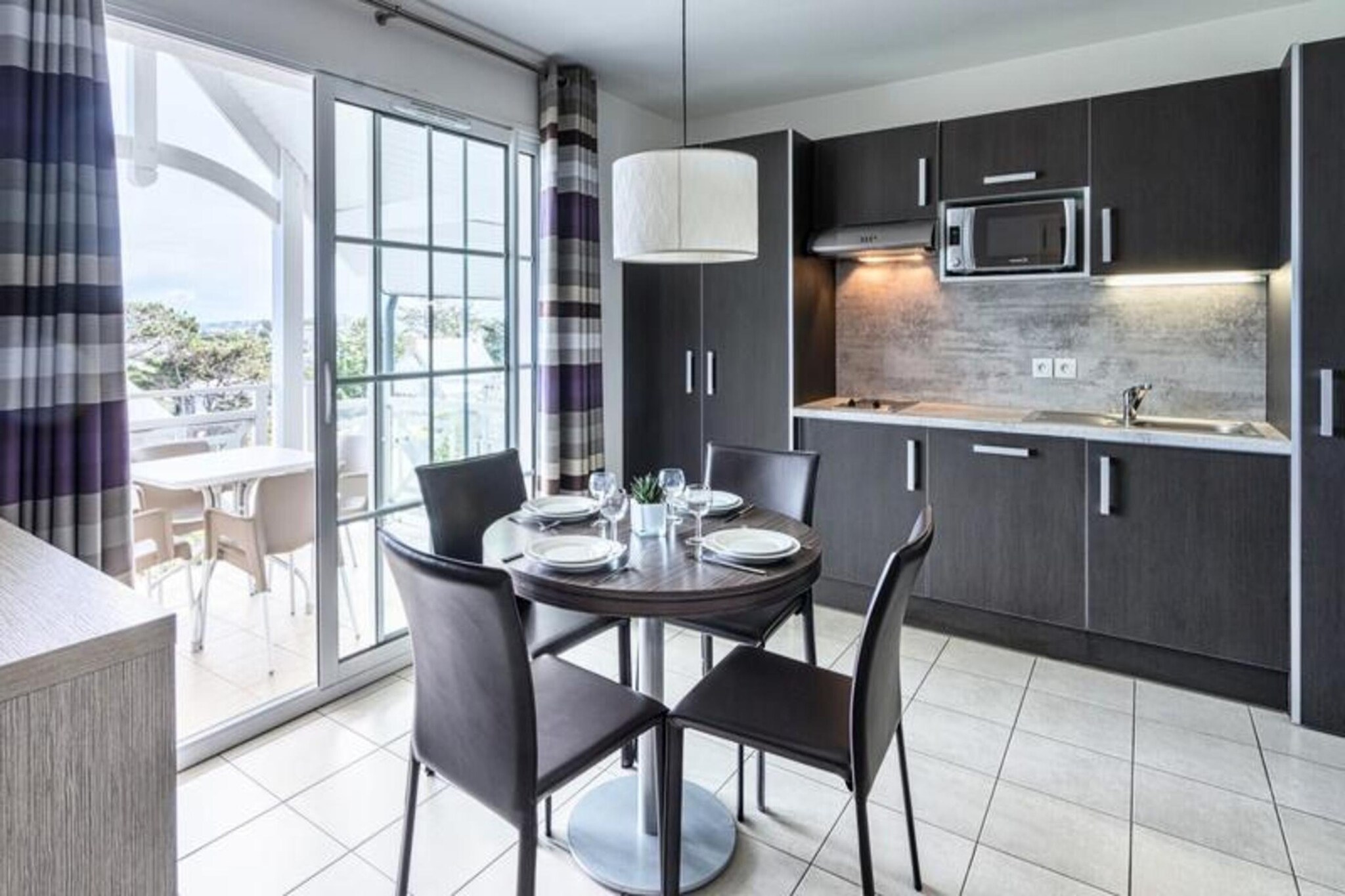 Located in the heart of the Bay of Saint Brieuc, this spacious apartment offers the perfect seaside retreat for up to 6 guests. With a bedroom featuring a double bed, a second bedroom with 2 single beds, and an alcove with bunk beds, it is ideal for families or groups. The apartment is pet-friendly (for an additional fee) and includes WiFi, with bed and bathroom linens provided for added convenience. The residence also offers private parking for one vehicle per apartment and a range of optional services, including breakfast and access to a marine spa. A €400 deposit is required upon arrival.
Just steps from the beautiful Val André beach, the residence is close to cafes, restaurants, shops, and a casino. The seaside resort offers scenic coastal walks, local markets, and outdoor activities. For relaxation, the nearby Val André Marin Spa provides hydrotherapy and wellness services.
The apartment features a fully equipped kitchen with all the essentials for preparing meals, and a comfortable living area where you can relax after a day of sightseeing. The bathroom includes a WC, and each apartment is outfitted with a TV for entertainment. For those seeking extra relaxation, the residence provides access to a sauna and hydrotherapy pools at the marine spa (for an additional charge), ensuring you have everything you need for a rejuvenating stay.