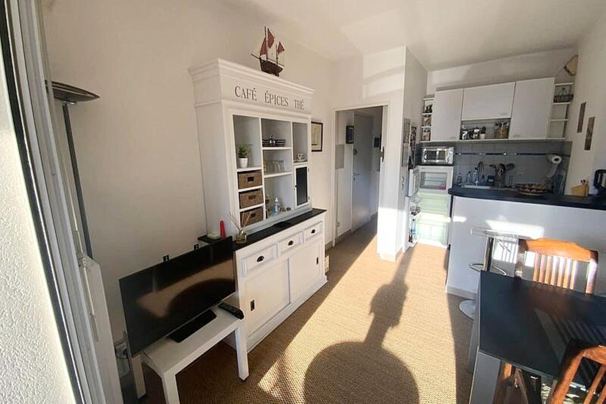 This delightful one-bedroom apartment is a cozy retreat for up to four guests, ideally located in the heart of the marina. The spacious bedroom features a comfortable double bed (140x190 cm) and a wardrobe, while the inviting living room offers a sofa, armchairs, a dining table for four, and access to a south-facing balcony. Thoughtfully decorated, the apartment ensures a relaxing ambiance. Please note, pets are not allowed, maintaining a clean and peaceful environment for all guests.
Perfectly situated, the property is steps away from the bustling marina, where you can enjoy charming cafes, local shops, and lively markets. Take leisurely strolls along the waterfront, explore the nearby attractions, or savor the local cuisine at nearby eateries. This central location provides everything you need for a convenient and enjoyable stay.
The apartment includes a fully equipped kitchen with a mini-oven, electric hob, dishwasher, refrigerator, coffee maker, and kettle, ideal for preparing meals. The modern bathroom features a shower, toilet, and a washing machine for added convenience. Additional options like linen rentals, Wi-Fi equipment, a baby bed, and cleaning services can be arranged, ensuring a seamless stay. Whether you’re visiting for relaxation or exploration, this apartment is a perfect choice.