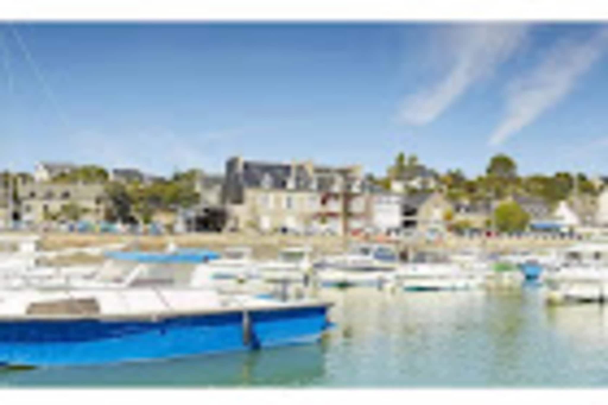 This 40m² apartment, located on the picturesque port of Dahouet, accommodates up to four guests with a 140x190cm sofa bed in the lounge and two 90x190cm twin beds in the bedroom. Pet policies are not specified. The apartment is on the 2nd floor of a building without an elevator.
Its prime location on the port provides easy access to shops and a local market. A free shuttle connects to the town's three centers (Pleneuf le bourg, Val Andre la plage, and Dahouet le port) from mid-July to the end of August (dates vary annually).
The apartment includes a lounge area (with sofa bed), a dining area, an open kitchen (induction hob, oven with microwave, kettle, toaster, pod coffee maker, fridge-freezer, dishwasher, washing machine, dining table for six with extension), a living room overlooking the port with a television and Wi-Fi, a bathroom with a bathtub, heated towel rail, sink, mirror, WC, and hair dryer, and a bedroom. Optional services (on request) include household linens, childcare equipment, and end-of-stay cleaning. Heating is included.