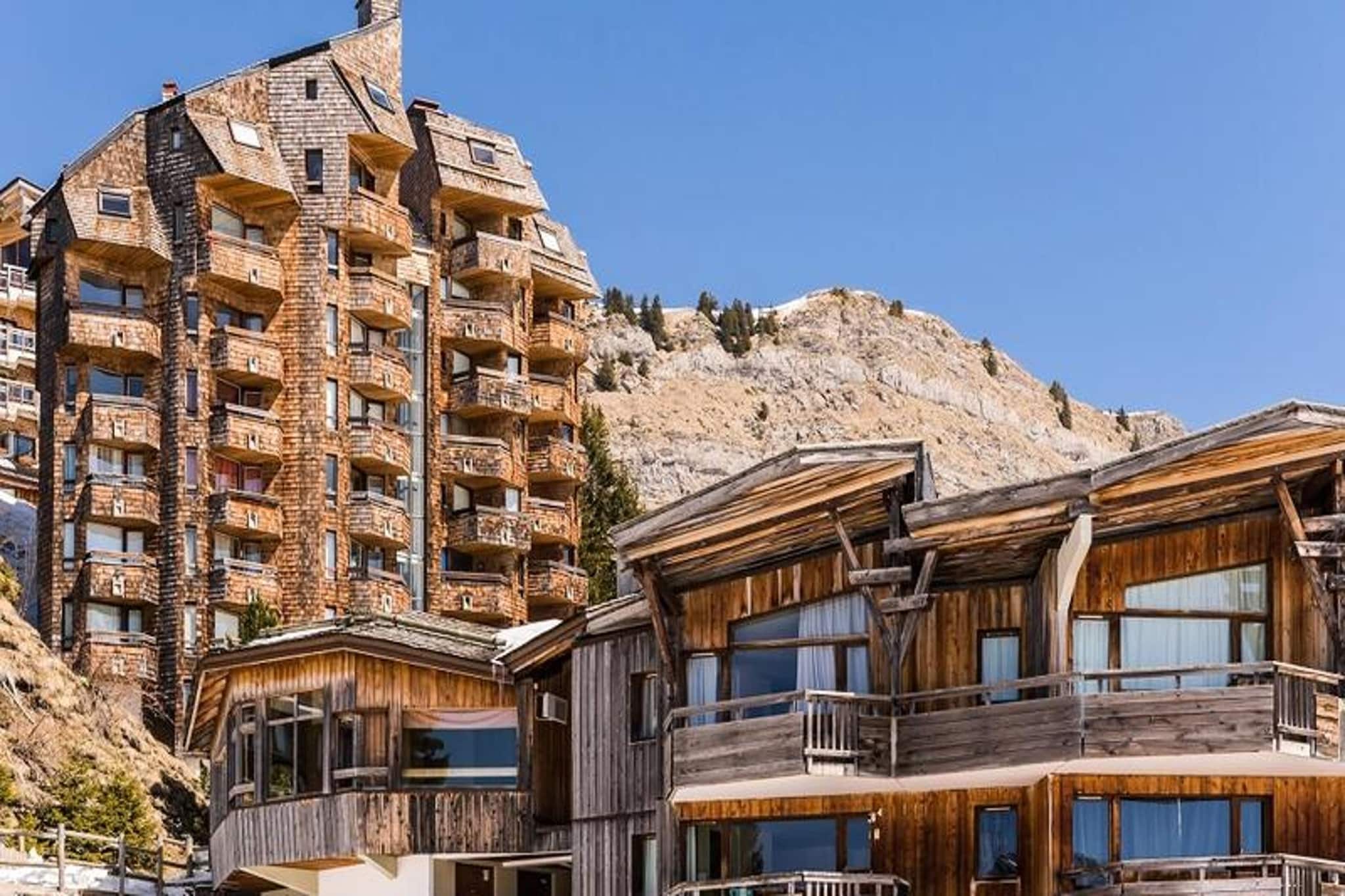 This charming apartment is located in the heart of the Avoriaz ski resort, offering breathtaking views from the top of a cliff. The accommodation comfortably sleeps up to 7 people and features 2 bedrooms, a living room with a cozy atmosphere, and 2 bathrooms. The property is ideal for families or groups, with a balcony for enjoying the stunning surroundings. The apartment is not pet-friendly, and a 600€ deposit is required. Linen and a basic maintenance kit are included, but towels are available for an additional charge. A mandatory end-of-stay cleaning fee applies.
The location provides easy access to a wide variety of activities, making it a great destination year-round. During the winter months, guests can explore the Portes du Soleil ski area, the largest cross-border ski area in the world. In the summer, Avoriaz becomes a pedestrian haven with activities like archery, Nordic walking, water sports, mountain biking, and more. The resort blends seamlessly with the natural environment, offering plenty of outdoor adventures. Visitors can also enjoy local cafes and shops, providing everything needed for a pleasant stay.
The apartment includes a fully equipped kitchen, allowing guests to prepare their meals during their stay. The living room is spacious and comfortable, making it an ideal space to relax after a day of outdoor activities. Bed linen is included, and guests can opt for additional services like a daily linen change or cleaning for an extra fee. Parking is available near Avoriaz and should be reserved in advance. A tourist tax will also be charged based on the location.