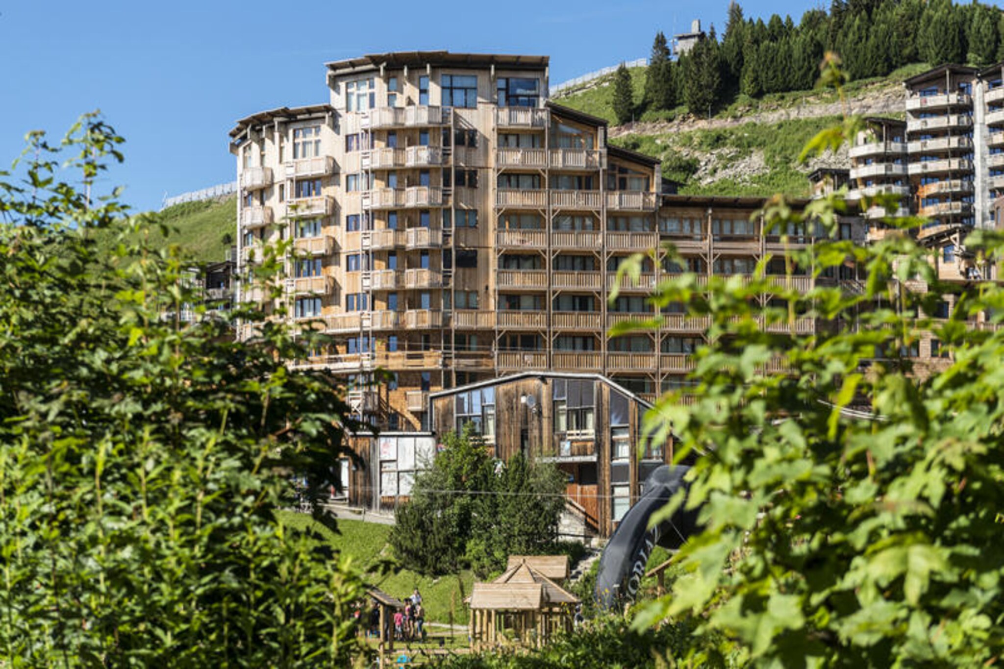 
This cozy two-room apartment in the heart of the resort offers comfortable accommodation for up to 6 people. The apartment includes a living room, a kitchen area, one bedroom, and a cabin area for extra sleeping space. Pets are allowed with prior arrangements, and the residence provides essential services such as bed linen and a maintenance kit. For those seeking added convenience, additional services like bathroom linen, daily cleaning, and linen changes are available at an extra charge.

Located in the lively Avoriaz 1800 resort, this apartment is perfectly situated near various attractions and amenities. The residence is a short walk from the Children’s Village, and just minutes from the resort’s entertainment and shops. Guests can enjoy nearby activities such as mountain water sports at L'Aquariaz, which features tropical vegetation, or explore a nearby lake with multiple recreational options. A golf course, wellness center, and the Children’s Club offer additional activities for all ages.

The apartment comes equipped with a fully functional kitchen, making it ideal for self-catering during your stay. The bathroom features essential amenities, and guests can unwind in the comfort of their apartment after a day of outdoor adventures. The residence offers parking (reservation required) and is conveniently located close to various dining options and services. Additional services like bed linen and towels are provided, with options for daily changes available upon request.