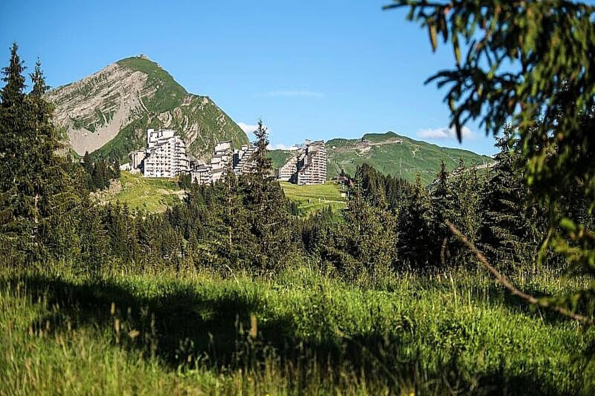 This charming studio apartment in Avoriaz offers a cozy retreat for up to 4 guests. It features a comfortable living area with a double sofa bed, ideal for relaxing after a day of adventure. The space is well-equipped with a tempered glass dining table and a fully functional kitchen area, making it perfect for short stays with family or friends. The property is non-smoking, and pet-free, ensuring a peaceful and comfortable environment. Additionally, guests can enjoy a furnished balcony with a stool, offering a pleasant space to unwind.

Located at the bottom of the Avoriaz resort, this apartment provides convenient ski-in/ski-out access, making it the perfect choice for ski enthusiasts. The property is within walking distance of the Prodains cable car, offering easy access to the extensive Les Portes du Soleil ski area. The resort also features a variety of shops, restaurants, and bars, giving guests plenty of options to explore and enjoy local cuisine. Whether you're hitting the slopes or discovering the vibrant town center, there's something for everyone.

Inside, the apartment is thoughtfully designed with essential amenities to make your stay comfortable. The kitchen is equipped with the basics for self-catering, including a stove and fridge. The bathroom features a shower and toilet, ensuring convenience for all guests. The apartment also offers Wi-Fi, a flat-screen TV, DVD player, and a ski rack, making it the perfect base for an active mountain getaway. Additional services such as towel rentals and daily cleaning are available for a fee.