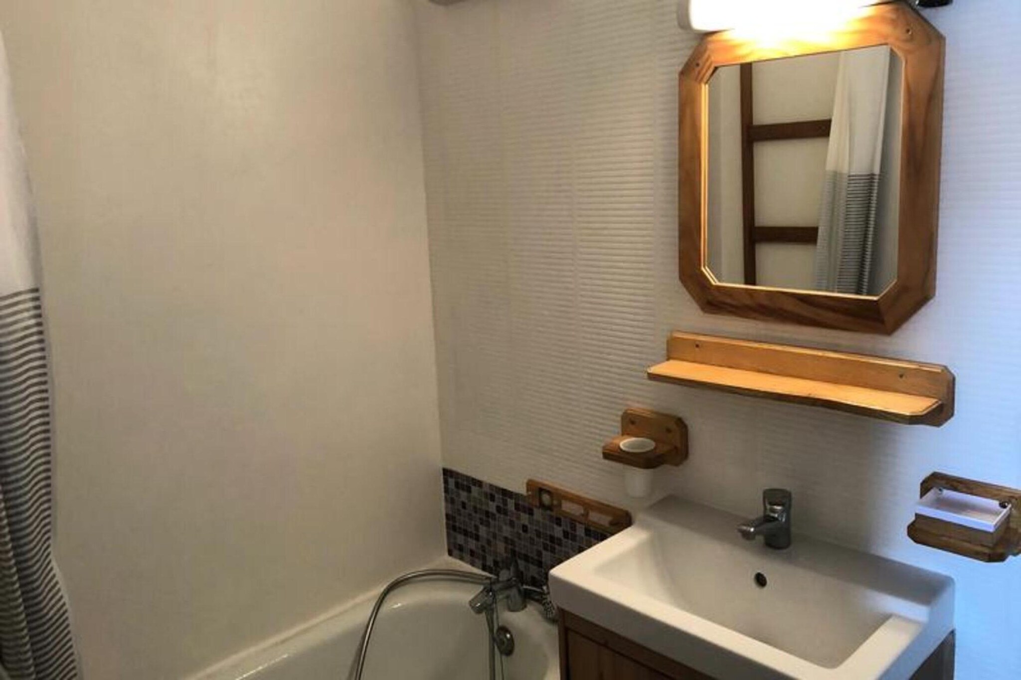 Nestled in the heart of the Avoriaz resort, this cozy studio is ideal for couples or small families seeking a mountain escape. The living room features a convertible sofa bed for two, and a separate cabin area offers bunk beds, making it perfect for up to four guests. The space includes a dining table with chairs and benches, ensuring comfortable meals together. Pet-friendly accommodations are available, and WiFi keeps you connected. Guests also benefit from a ski locker, allowing convenient ski-in/ski-out access.

Situated at the foot of the chairlifts and just a five-minute walk from the resort center, the location offers seamless access to Les Portes du Soleil ski area and nearby attractions. Explore local shops, restaurants, and bars, or take a ride on the new 3S cable car for stunning mountain views. Avoriaz is renowned for its family-friendly atmosphere and exciting winter activities, making it a top destination for outdoor enthusiasts.

The studio features a fully equipped open kitchen with all essentials for meal preparation. The bathroom includes a bathtub and toilet for your convenience. Additional amenities include bed linens, available daily cleaning services at an extra cost, and an optional parking reservation near the resort. Mandatory end-of-stay cleaning and tourist taxes apply, ensuring a hassle-free and memorable holiday.