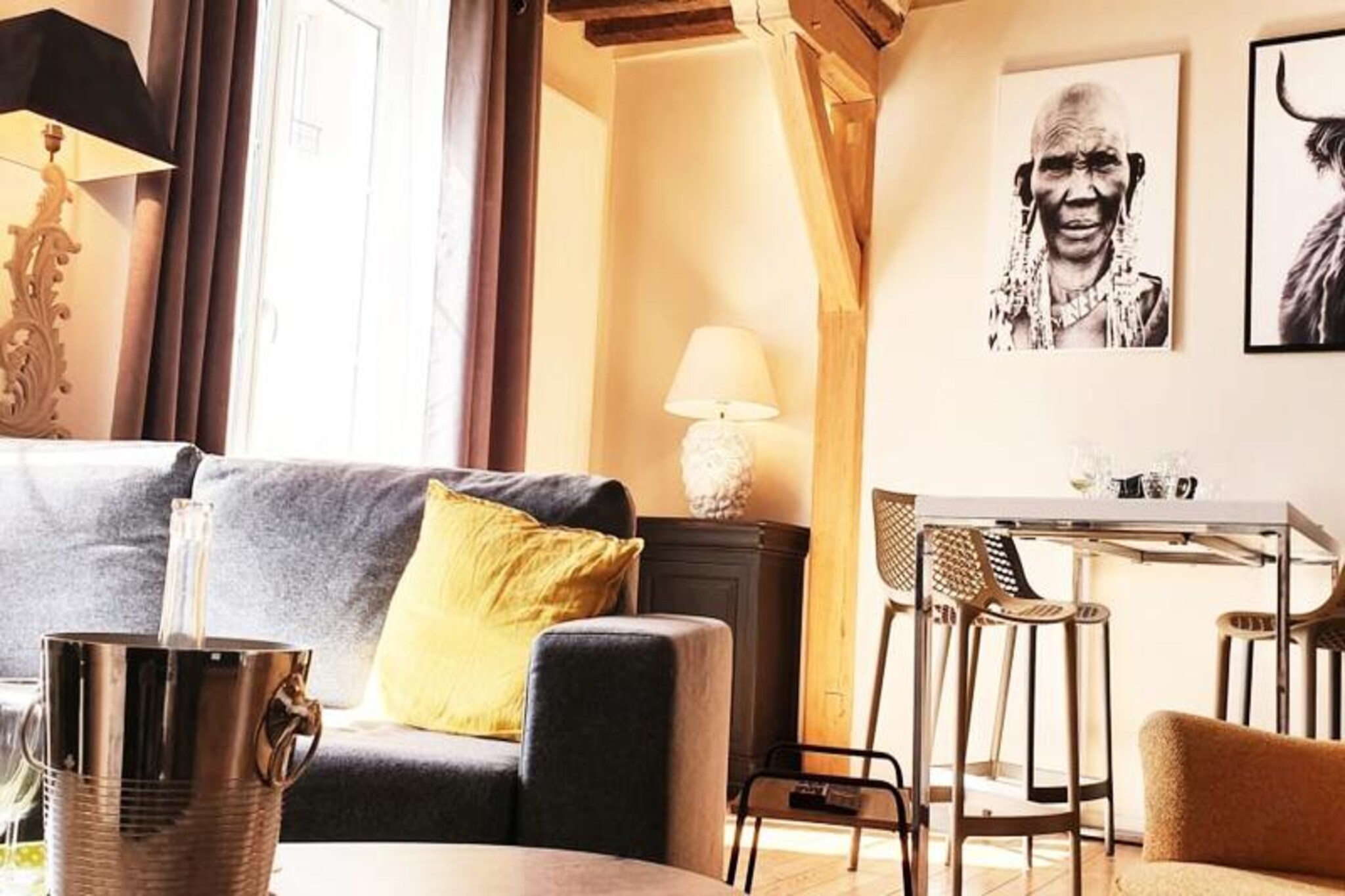 This charming 50m² apartment, located on the second floor of a typical Caen residence, offers a comfortable stay for up to 4 guests. It features a cozy living room/dining room with a non-functional fireplace and UHD television, perfect for relaxation. The apartment is not pet-friendly, ensuring a peaceful environment. The bedroom is furnished with a Queen-size bed (160x200 cm), and the Italian-style shower room includes a washing machine and dryer. Bed linens, towels, free WiFi, and iron/ironing board are provided for your convenience.

Situated in the renowned St Sauveur district, the apartment is ideally located just a few steps from numerous gourmet restaurants, food shops, and bookstores. The hypercenter of Caen offers an array of cultural attractions within walking distance, ensuring a vibrant and accessible stay. The tram station is less than 5 minutes away, providing easy access to the SNCF station and various districts in Caen, making it a prime location for both leisure and business travelers.

The fully equipped open kitchen includes a refrigerator, oven, microwave, dishwasher, and coffee maker, allowing guests to prepare their meals at ease. Additional amenities such as a washing machine and dryer ensure a comfortable stay. The apartment's stylish and functional design combines modern comforts with a historic charm, making it the perfect retreat in Caen.