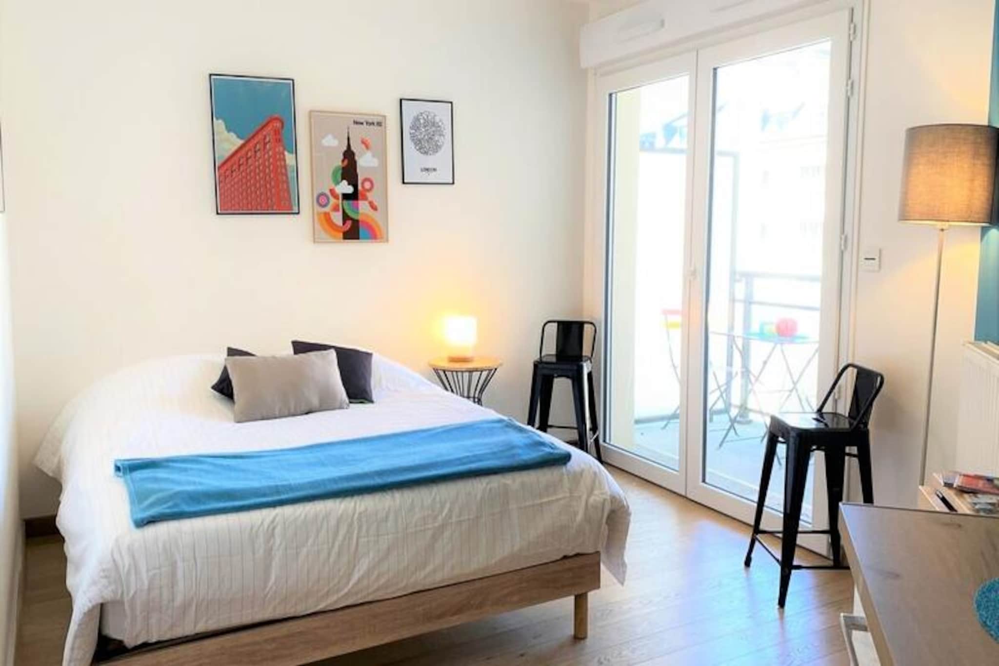 This charming studio, located on the 3rd floor of a luxury residence in Caen, offers a peaceful retreat with natural surroundings and a balcony. It features a spacious open living room/bedroom area with a Queen-size bed (160x200cm) and UHD television. The property is not pet-friendly, and noise must be kept to a minimum between 10 p.m. and 7 a.m. for the comfort of the neighborhood. Linen and sheets are provided, and a €300 deposit is required upon arrival.

The apartment is ideally situated at the foot of the Port de Plaisance, offering easy access to the city center and its many shops, restaurants, and the Caen marina. The location is well-served by public transport, including the train station, tram, and city buses, making it perfect for both leisure and professional stays. Quality dining and local shops are just steps away, ensuring a vibrant and enjoyable experience in Normandy.

The studio is fully furnished with a fully equipped kitchen, including a refrigerator, oven, induction hob, and coffee machine, providing all the comforts of home. The spacious bathroom includes a shower, vanity unit, and storage space. Free high-speed Wi-Fi is available throughout the apartment, ensuring a seamless stay.