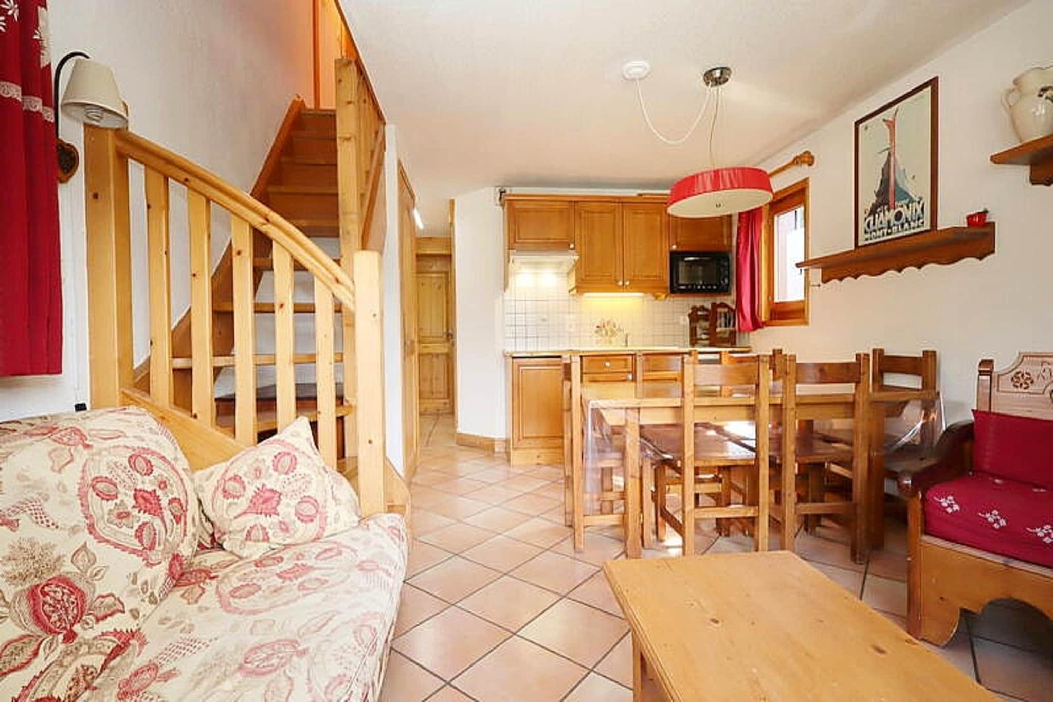 This cozy 55m² apartment is ideal for families or groups, offering comfortable accommodation for up to 6 guests. The property features three bedrooms, including two double beds and two single beds, along with a spacious living room. The apartment is pet-free and non-smoking, ensuring a peaceful stay. A balcony with stunning views of the Fiz mountain range adds a lovely touch to the property.
Located just 300 meters from the Prarion cable car and 1.9 km from the center of Les Houches, this apartment offers easy access to both skiing and local amenities. Nearby, you’ll find restaurants, bars, bakeries, and ski shops. The surrounding area also offers beautiful hiking trails and mountain activities, making it an ideal base for both winter sports enthusiasts and nature lovers.
The apartment is equipped with a fully furnished kitchen, including an oven, refrigerator, and dishwasher. It also includes a spacious living room, two bathrooms, and a ski locker. Guests can enjoy access to the indoor swimming pool, open daily from 9 a.m. to 9 p.m. Additional services such as Wi-Fi and linen rental are available upon request.