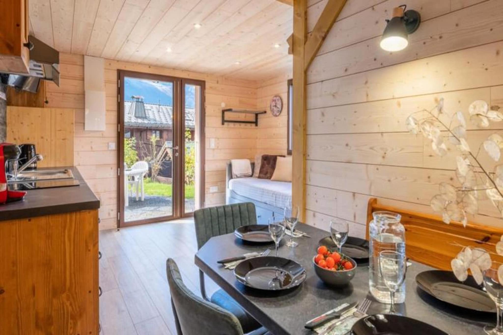 This cozy 2-room apartment in Les Houches offers a comfortable stay for up to 4 people. The apartment features a bedroom with a double bed and a living room with a sofa bed, television, and dining area. A well-equipped kitchenette with 4 ceramic hobs, a refrigerator, oven, and dishwasher ensures you can prepare meals easily. The bathroom includes a bathtub, sink, and washing machine, and there is a separate WC. The apartment is located on the -1 floor with a Western exposure.
The residence is ideally located just 800 meters from the Bellevue cable car, providing easy access to the ski slopes, and only 200 meters from the center of Les Houches where you'll find restaurants, bars, a bakery, and ski shops. The central location offers a convenient base for exploring the village and the surrounding area, making it ideal for both ski holidays and outdoor adventures.
Additional amenities include a closed garage (for small cars), ski locker, and optional services such as Wi-Fi box rental, household linen, and childcare equipment. End-of-stay cleaning is available upon request. Pets are not allowed in the apartment, ensuring a quiet and comfortable stay for all guests.
