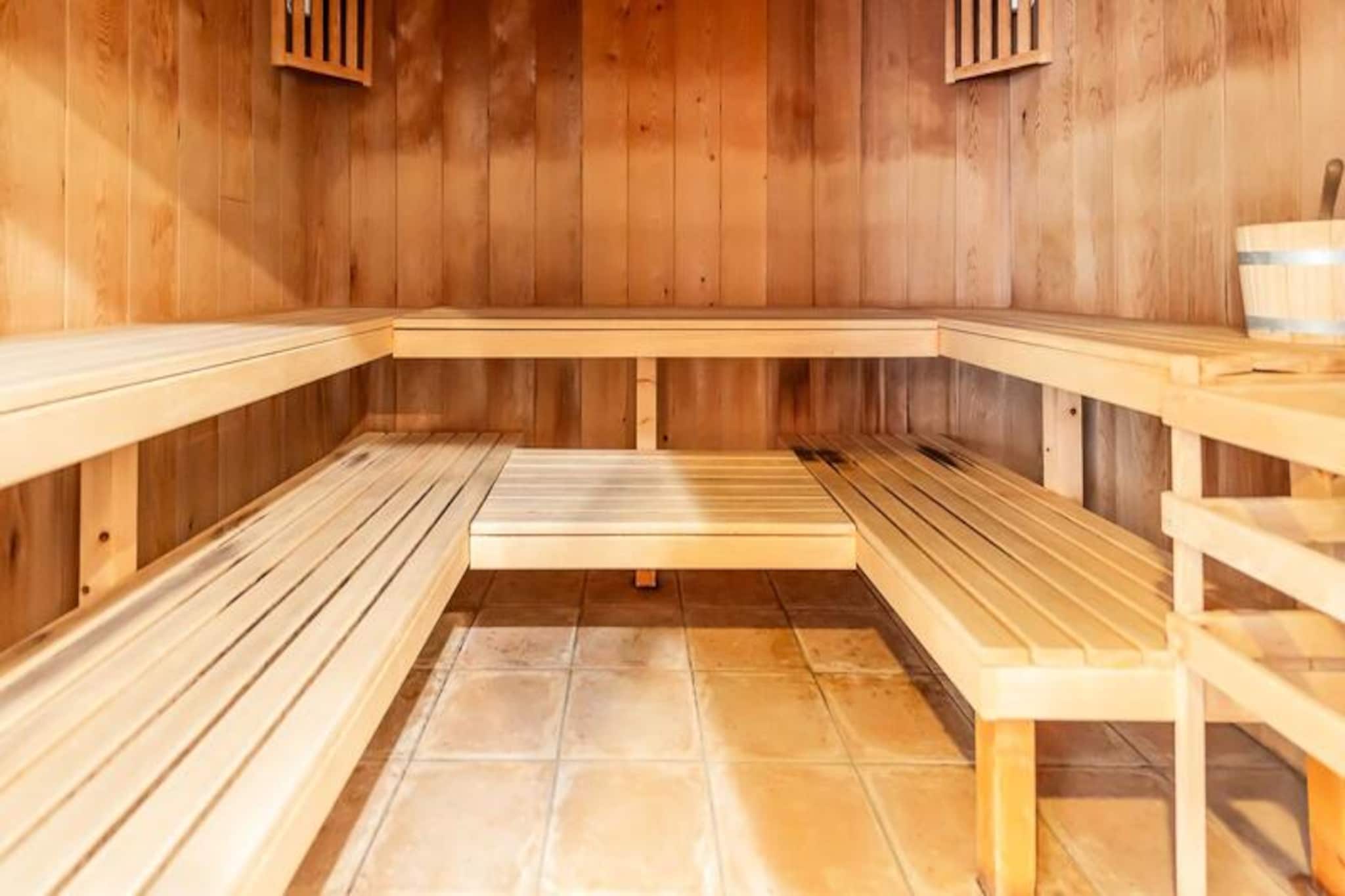 3 Rooms for 8 People