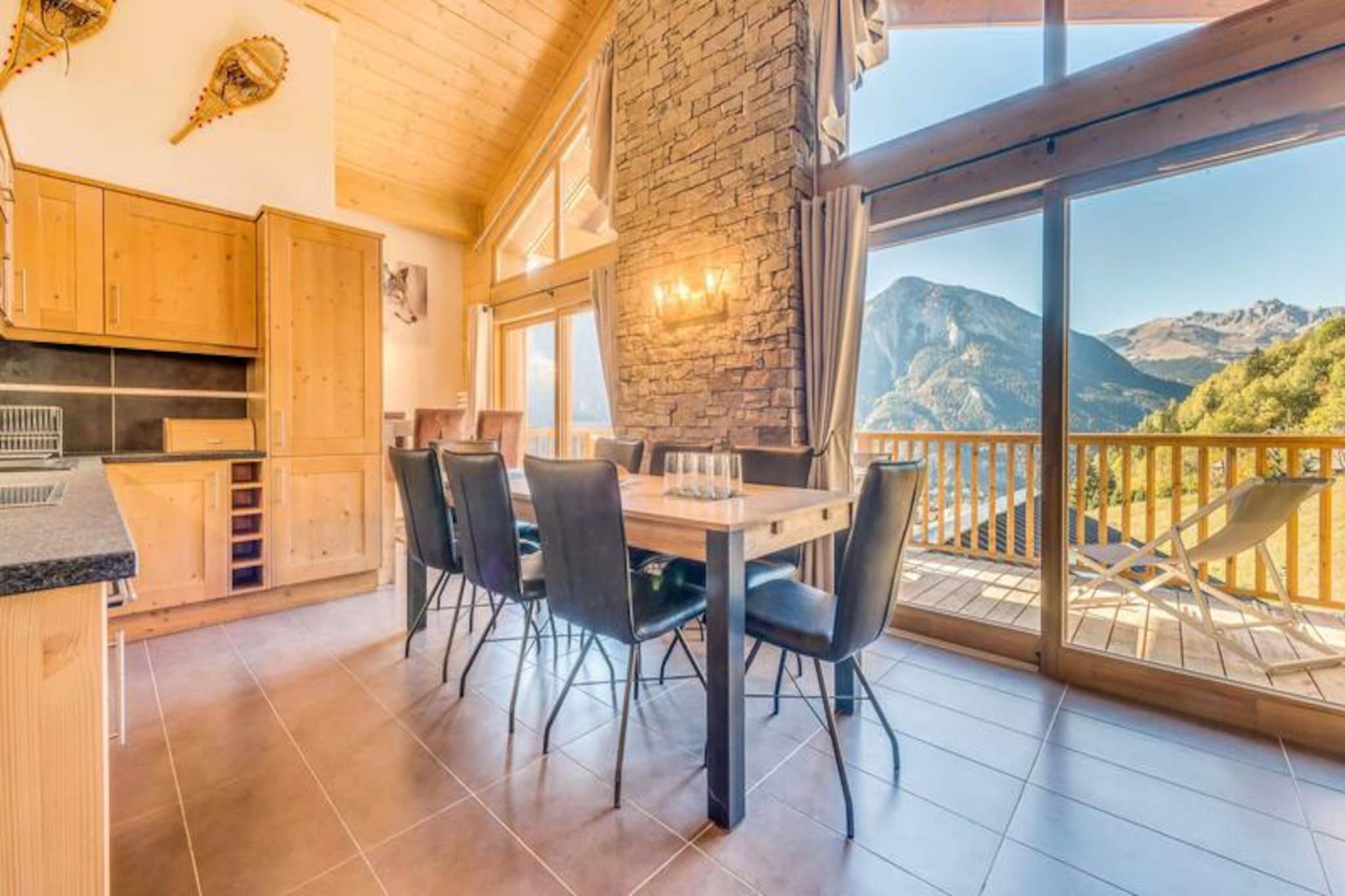 5 Rooms for 10 People