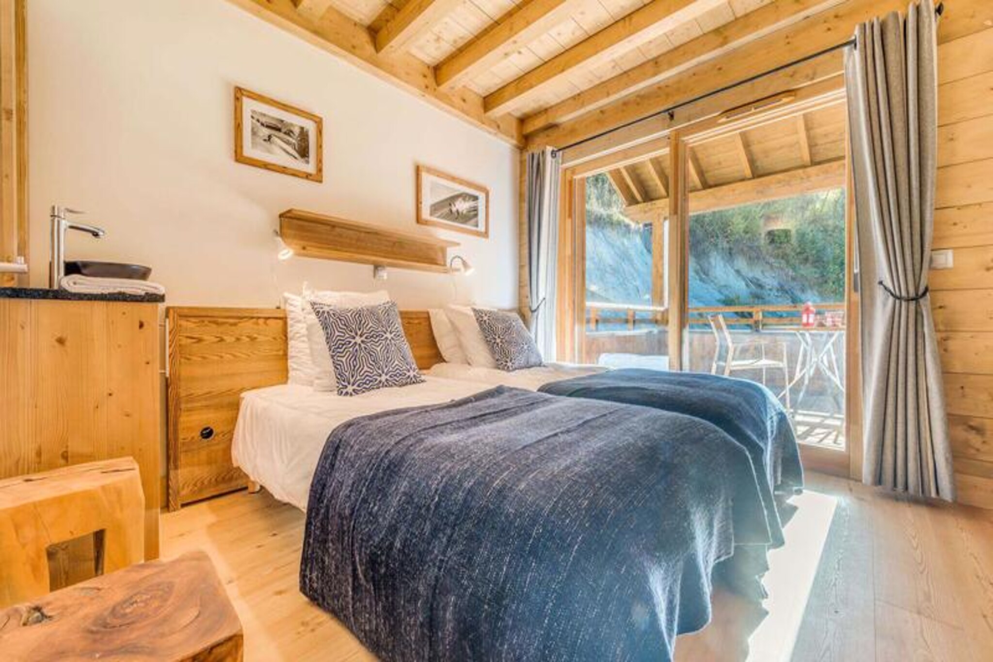 5 Rooms for 10 People