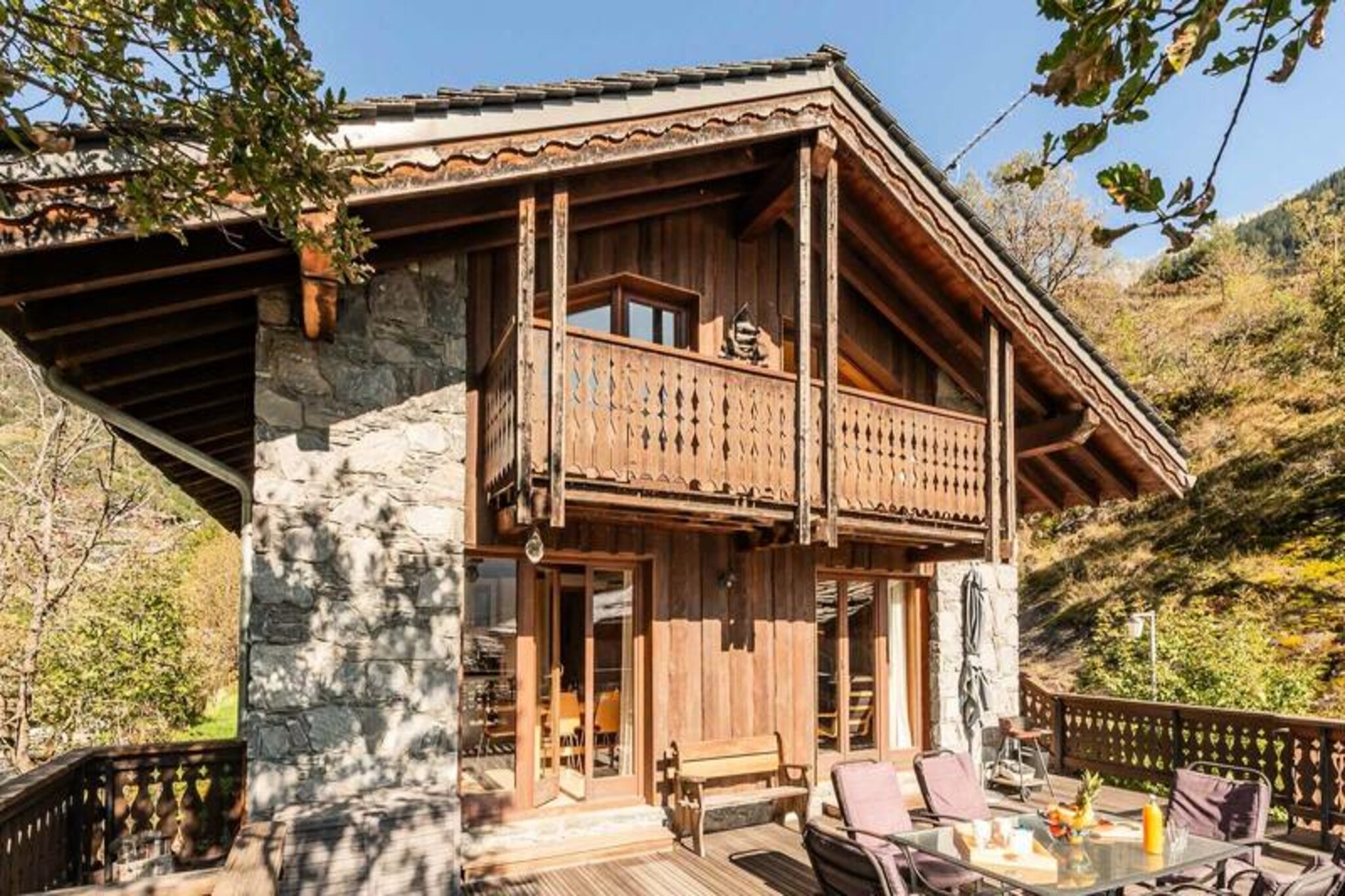 This spacious 7-room chalet can accommodate up to 12 people, offering ample space for family or group vacations. It includes 4 bedrooms, each furnished with comfortable double or bunk beds, and features 3 modern bathrooms with showers, toilets, and sinks. Pets are not allowed, and a deposit of €3000 is required. The chalet is non-smoking, providing a comfortable and relaxing environment. The chalet boasts a large terrace with stunning panoramic views of the surrounding mountains, including the Pralognan glaciers and Courchevel villages.

Ideally located, the chalet is 800 meters from the village center of Champagny, where guests can find various shops, restaurants, and the gondola, as well as the ESF ski school. During the winter season, a free shuttle service is available, making transportation convenient and easy without needing a car. The surrounding area is perfect for outdoor activities like skiing, hiking, and exploring the breathtaking scenery.

The chalet offers a fully equipped kitchen with modern appliances, including an oven, microwave, fridge with freezer, dishwasher, and electric coffee maker. The spacious living and dining areas are designed for comfort, featuring a fireplace, sofas, and a bay window that leads to the balcony. Additional amenities include a private garage, a laundry room with a washing machine, dryer, and ironing facilities. Free Wi-Fi, baby chair, and bed, as well as linens and towels, are included for your convenience.