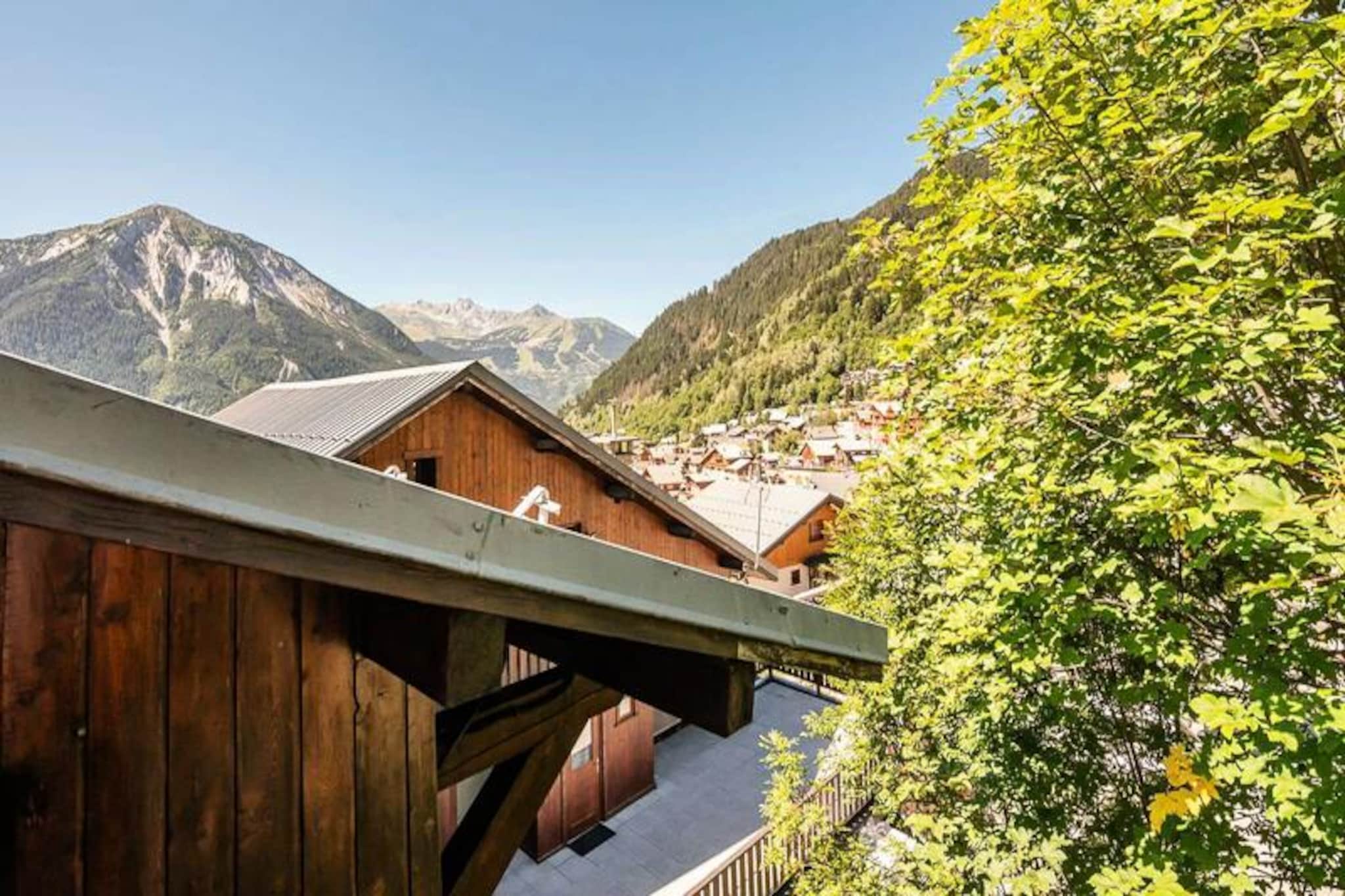 This newly renovated ground-floor apartment, located in the “Le Seillon” residence, offers a modern and cozy space for up to six guests. Spanning 60 square meters, it features two bedrooms: one with a double bed and bunk beds, and another with a double bed, en-suite shower, and toilet. The bright main room, surrounded by windows, ensures abundant natural light and picturesque views. The apartment is non-smoking, pet-free, and includes ski lockers for your convenience.
Situated just 400 meters from the village center and gondola departure point, this residence provides easy access to skiing and local attractions. A nearby supermarket and winter shuttle stop add to its convenience. The property is ideal for exploring the area, whether you’re enjoying the slopes or discovering the charm of the village.
The American kitchen is fully equipped with modern appliances, including a fridge-freezer, oven, microwave, dishwasher, and more. Hotel services such as Wi-Fi, bed linens, towels, and end-of-stay cleaning (excluding the kitchen) are included, ensuring a comfortable and hassle-free stay.