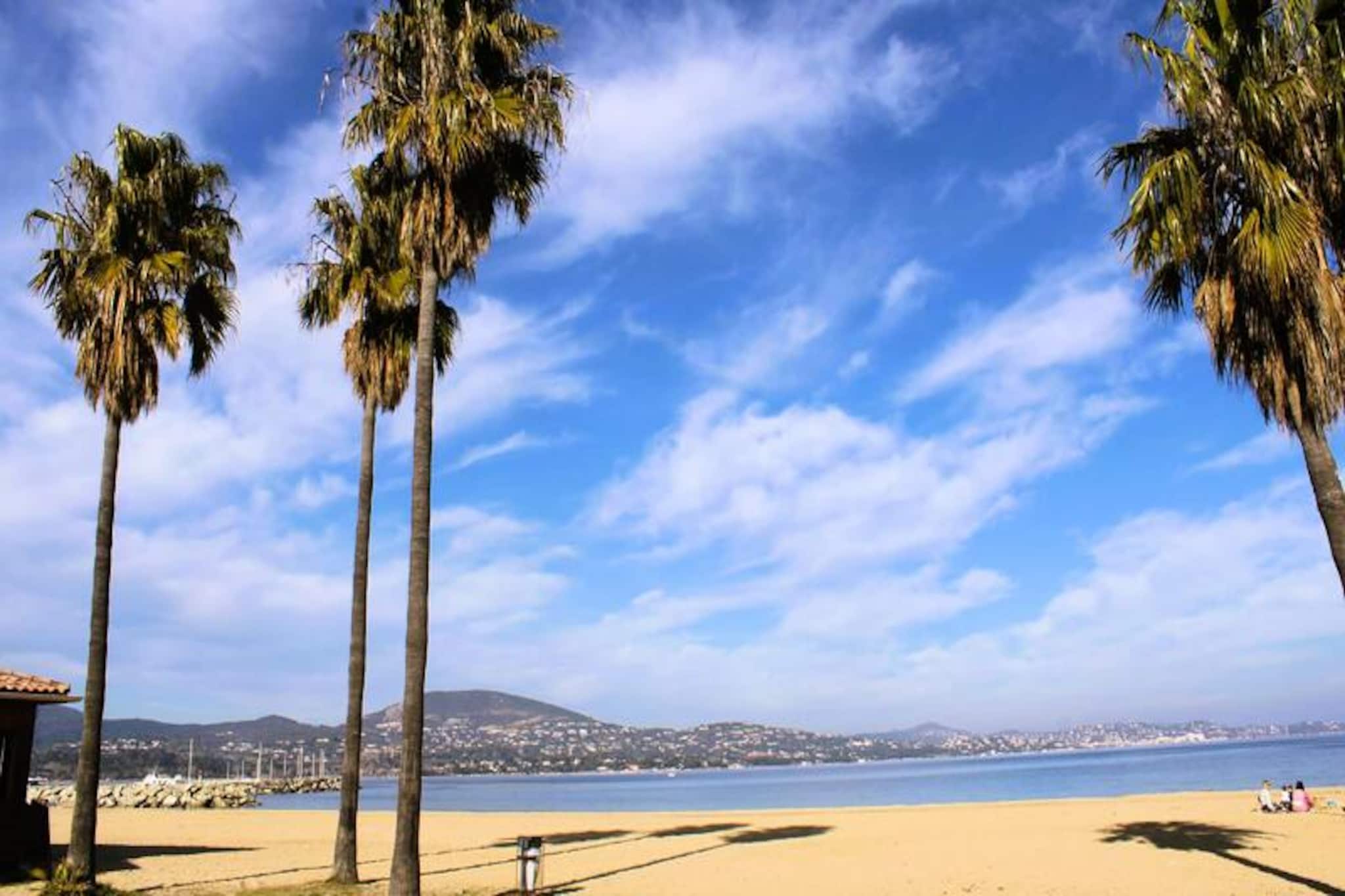 2 Rooms for 4 People