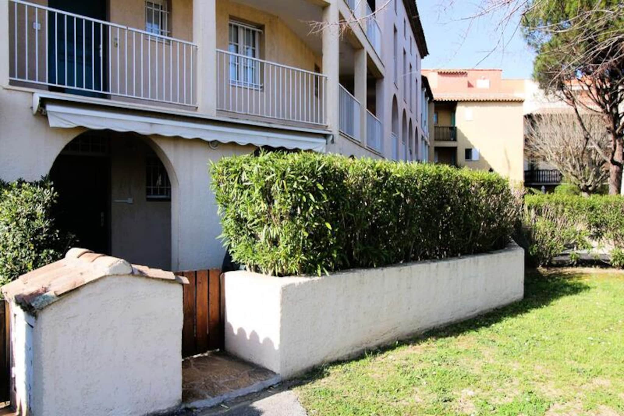 2 Rooms for 4 People