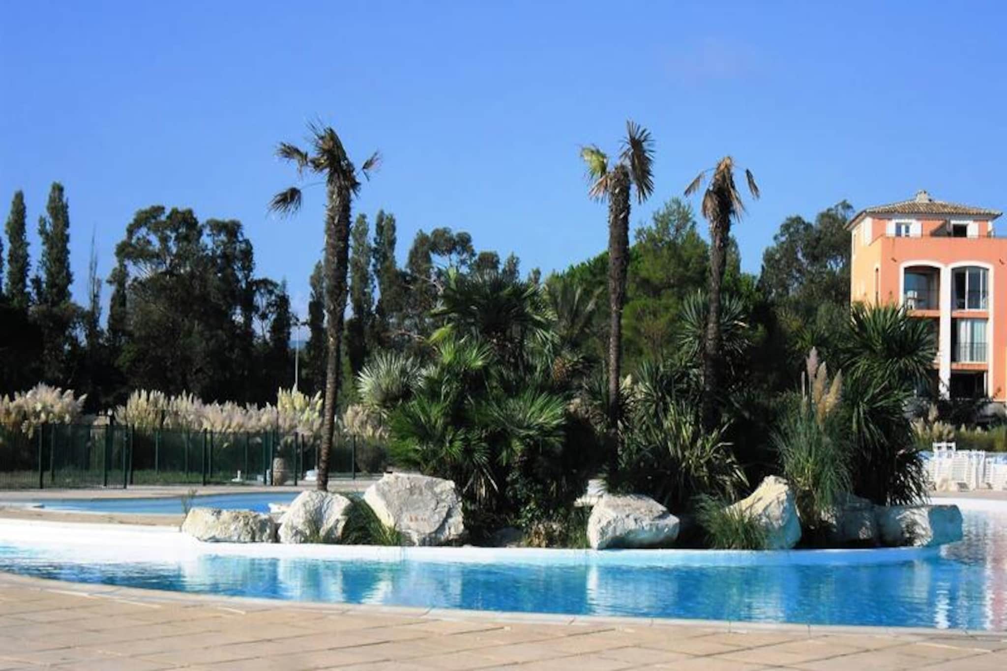 This cozy cabin studio, located in the “Les Marines de Gassin” residence, comfortably accommodates up to three people. Situated on the second floor with elevator access, it features a living room with a convertible sofa, a bedroom with two single beds, and a bathroom with a toilet. It offers essential amenities such as a TV, fan, and kitchen appliances including an electric hob, oven, dishwasher, refrigerator, coffee maker, and toaster. The property is not pet-friendly, and a security deposit of €450 is required upon arrival.

The location is ideal, just 4 km from Saint-Tropez and 12 km from Sainte-Maxime, making it easy to explore the beauty of the Gulf of Saint-Tropez. Guests can enjoy direct access to the beach and a 650 m² lagoon swimming pool, open from May 23 to September. For those who enjoy sports, there are two tennis courts available. Shops are just 50 meters away, and the nearby shuttle service “Les Bateaux Verts” offers a convenient way to visit Saint-Tropez or Sainte-Maxime. 

The apartment features a fully equipped kitchenette, ideal for preparing meals, and a terrace with a pool view, perfect for relaxing. Private parking is available on-site for added convenience. Additional services, including linen rental and end-of-stay cleaning, are available for a fee.