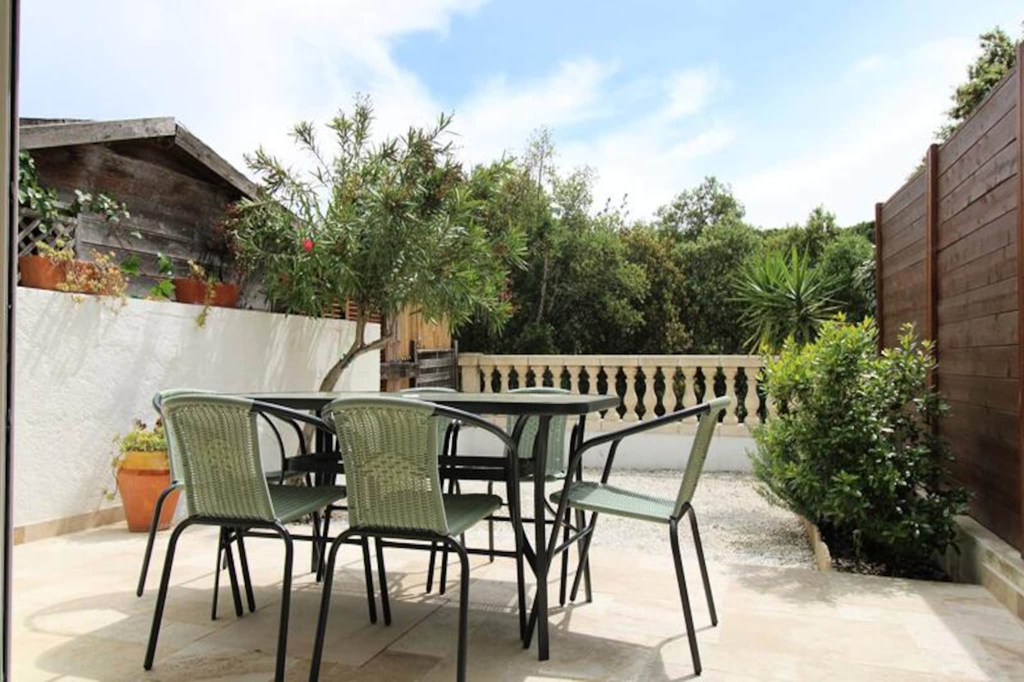 This charming T3 mazet, located in the heart of the Domaine de Font-Mourier, offers a comfortable stay for 4-6 people. It features a spacious living room with a convertible sofa (sleeping 2), a fully equipped open kitchen, and a bathroom with a walk-in shower. The first floor boasts two cozy bedrooms, each with a double bed. For your convenience, the mazet includes modern amenities such as a flat-screen TV, dishwasher, washing machine, fridge with freezer, oven, microwave, and WIFI. A private parking space is also available.
Ideally situated in a secure, tranquil pine forest, the estate is just 8 km from Saint-Tropez and 3 km from the nearest beaches. Sainte-Maxime is 11 km away, and local shops can be found within 1.5 km. The estate offers fantastic leisure facilities, including swimming pools and a tennis court, perfect for enjoying the sunny days. Visitors can easily explore nearby towns like Gassin, La Croix Valmer, Cogolin, and Grimaud, which are all within easy reach.
The mazet’s well-equipped kitchen includes hotplates, an oven, microwave, and refrigerator with freezer. The private terrace comes with a table barbecue for outdoor dining. The bathroom offers a modern walk-in shower, and there is a separate WC for added convenience. The property ensures a relaxing and comfortable stay with everything you need for a memorable holiday.