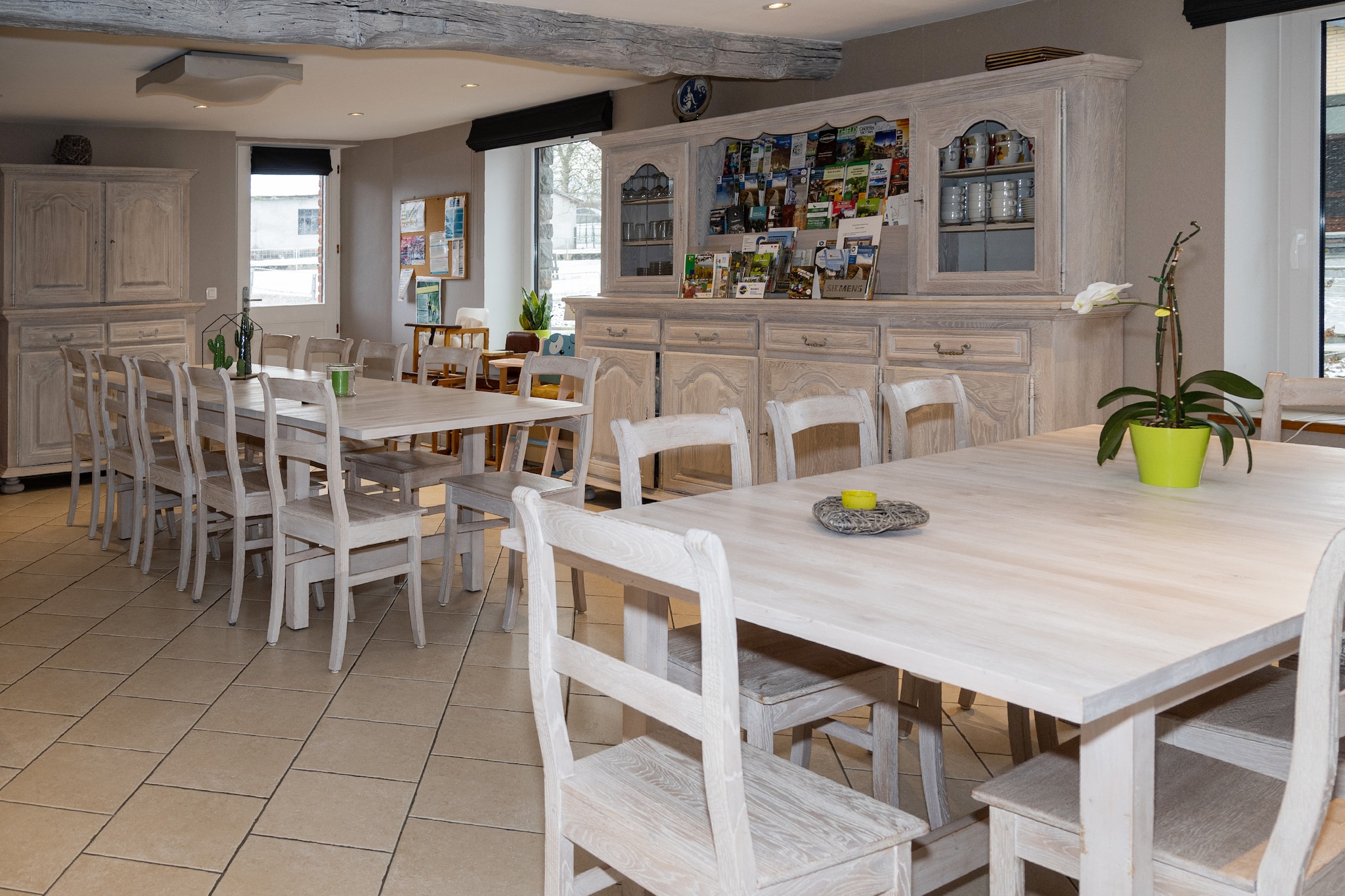 Ground floor: (Living room(TV(cable), fireplace, DVD player), dining room(double sofa bed), Kitchen(4x hob(ceramic), electric kettle, 2x coffee machine, oven, microwave, dishwasher, fridge))\n\nOn the 1st floor: (Bedroom with bathroom(double bed, shower, washbasin), Bedroom with bathroom(double bed or 2 single beds, bath tub, washbasin), Bedroom with bathroom(2x single bed, shower, washbasin), Bedroom with bathroom(2x single bed, shower, washbasin), toilet, toilet)\n\nOn the 2nd floor: (bedroom(4x single bed), bathroom(shower), mezzanine(4x single bed))\n\nBasement: (toilet, washing room(tumble dryer, washing machine, ironing board, iron), relaxation area(shower, sauna), fridge-freezer)\n\nrecreation room, fireplace, microwave, dishwasher, bathtub or shower, sauna, washing machine, heating, heating(central), terrace, terrace, garden, garden(fenced, 500 m2), bicycle storage, garden furniture, garden furniture, BBQ, BBQ, parking, parasol, boules court, boules court, play equipment, children\'s bed, 3x children\'s bed, 4x high chair, party games