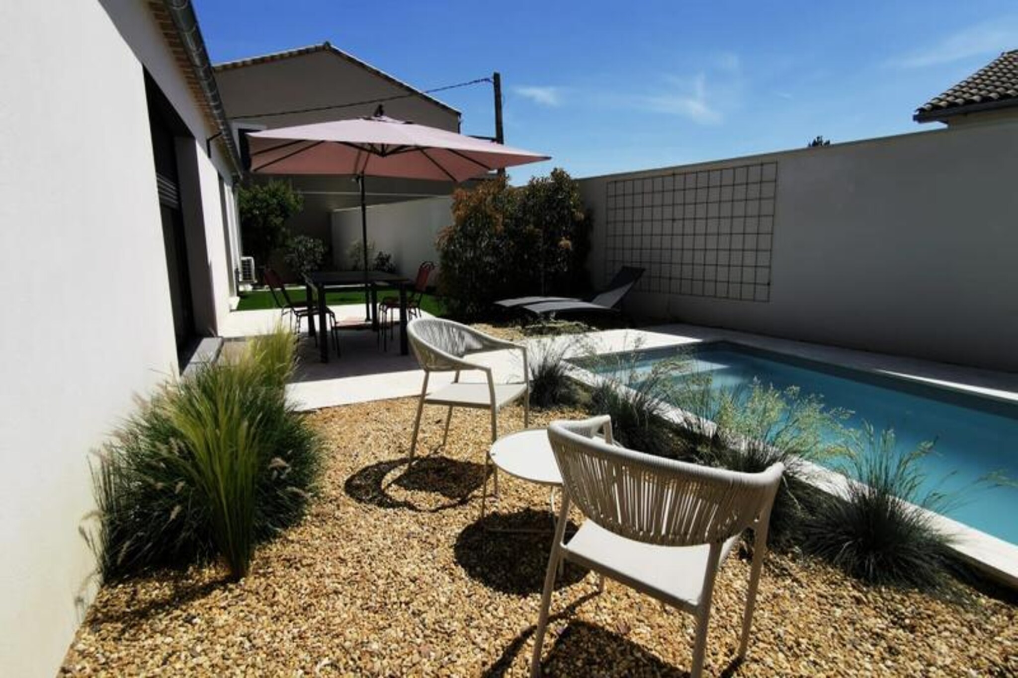 This charming, single-storey house offers a peaceful retreat for up to six guests. It features three bright double bedrooms with clever storage solutions for added comfort. The master suite includes an en-suite bathroom, while a second bathroom and separate WC provide additional convenience. The property is pet-friendly, allowing your furry companions to join you on your getaway.

Ideally located just three minutes’ walk from the vibrant center of Isle-sur-la-Sorgue, guests can easily explore the picturesque streets and enjoy local markets, cafes, and shops. Known as “Provencal Venice,” the town offers a mix of cultural discoveries and scenic beauty, with plenty of opportunities for leisurely walks along the canals.

Inside, the house boasts a spacious and functional design. The open kitchen seamlessly flows into the large living and dining areas, perfect for socializing or unwinding. The modern bathrooms and fully equipped kitchen make it easy to enjoy home-cooked meals. Outside, a private swimming pool offers relaxation, while a dining area with a plancha lets you savor Mediterranean cuisine in the open air. Secure parking is available on-site for added convenience.