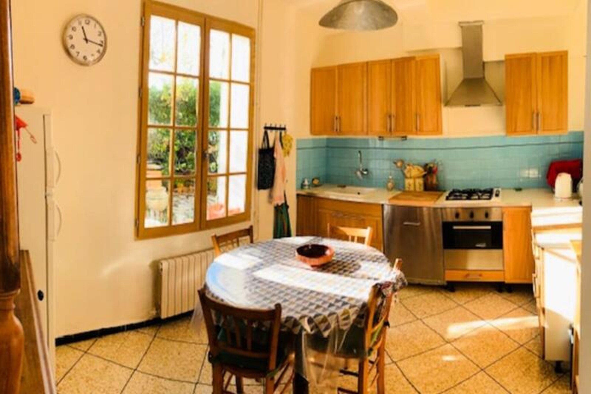 This charming 160m² house, located just 5 minutes on foot from the historic center of Isle-sur-la-Sorgue, offers a peaceful and spacious retreat. Perfect for families or groups, it comfortably accommodates up to 11 people with 5 bedrooms and 3 bathrooms. The ground floor features a large living room with a dining area, two sofas, and a fireplace. There is also a bedroom and a newly renovated bathroom with a walk-in Italian shower. Two bedrooms are located on the first floor, while the top floor hosts two more bedrooms. The house is pet-friendly, welcoming your furry companions.

The house is ideally located for exploring the area. The famous Isle-sur-la-Sorgue market, known for its antiques and local shops, is just a 5-minute walk away. You’ll also find cafes, restaurants, and amenities within walking distance. The property is a short drive to many popular destinations: 25 minutes from Avignon, 10 minutes from Fontaine-de-Vaucluse, and 15 minutes from the picturesque hilltop villages of the Luberon, making it an ideal base for sightseeing.

The house is fully equipped for a comfortable stay. The kitchen is separate and fully functional, ideal for cooking meals. The 800m² garden offers outdoor space with a trampoline and an outdoor shower. Bicycles are available for use, so guests can easily explore the surroundings. With its spacious layout, modern amenities, and close proximity to local attractions, this house offers a perfect blend of comfort and convenience for a memorable stay.