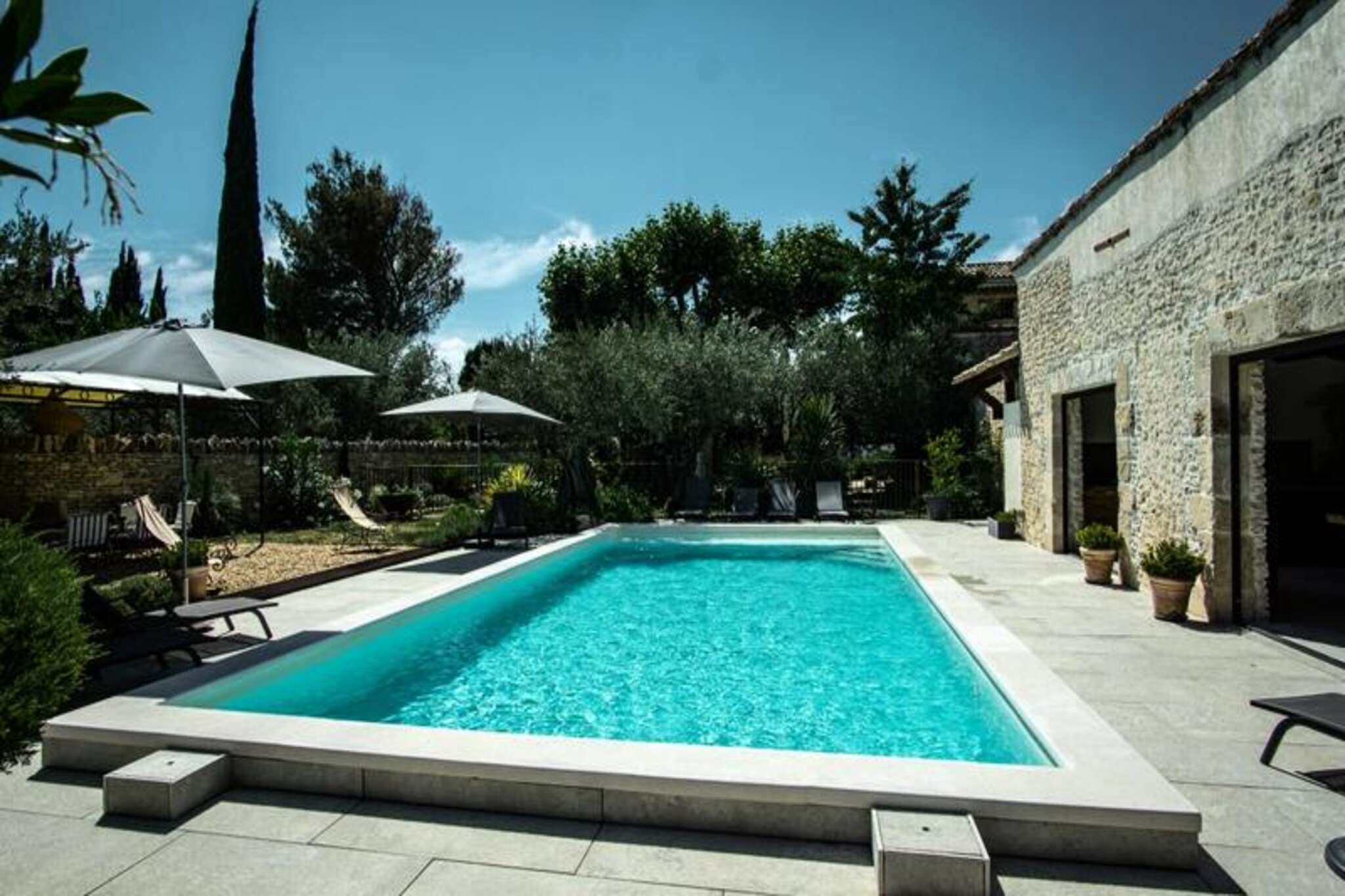 This exceptional Provencal farmhouse blends modern comforts with traditional charm. The air-conditioned private villa includes four bedrooms, two bathrooms, and a spacious living area. Surrounded by well-maintained gardens, it features a large private heated swimming pool (open from April 15 to October 15) and a fully equipped pool house. The property is secure, with access through an electric gate, offering a peaceful, pet-friendly retreat.

Located just 2 minutes from Isle-sur-la-Sorgue, guests can explore a lively market and antique shops. Fontaine-de-Vaucluse is 5 minutes away, while the hilltop villages of Mont de Vaucluse and the Luberon are within a 15-minute drive. The Alpilles region is just 30 minutes away, and the beaches of the Blue Coast are 45 minutes away. Activities nearby include golf, canoeing on the Sorgue River, wine tastings, and hiking and cycling routes.

The villa also offers a fully equipped kitchen, a games room, and a variety of outdoor spaces, including a shaded courtyard and terrace. With a barbecue area and a fountain, the villa provides the perfect setting for relaxation. Enjoy the comfort of modern amenities such as WiFi, a TV, and a variety of lounge areas for unwinding after a day of exploration.