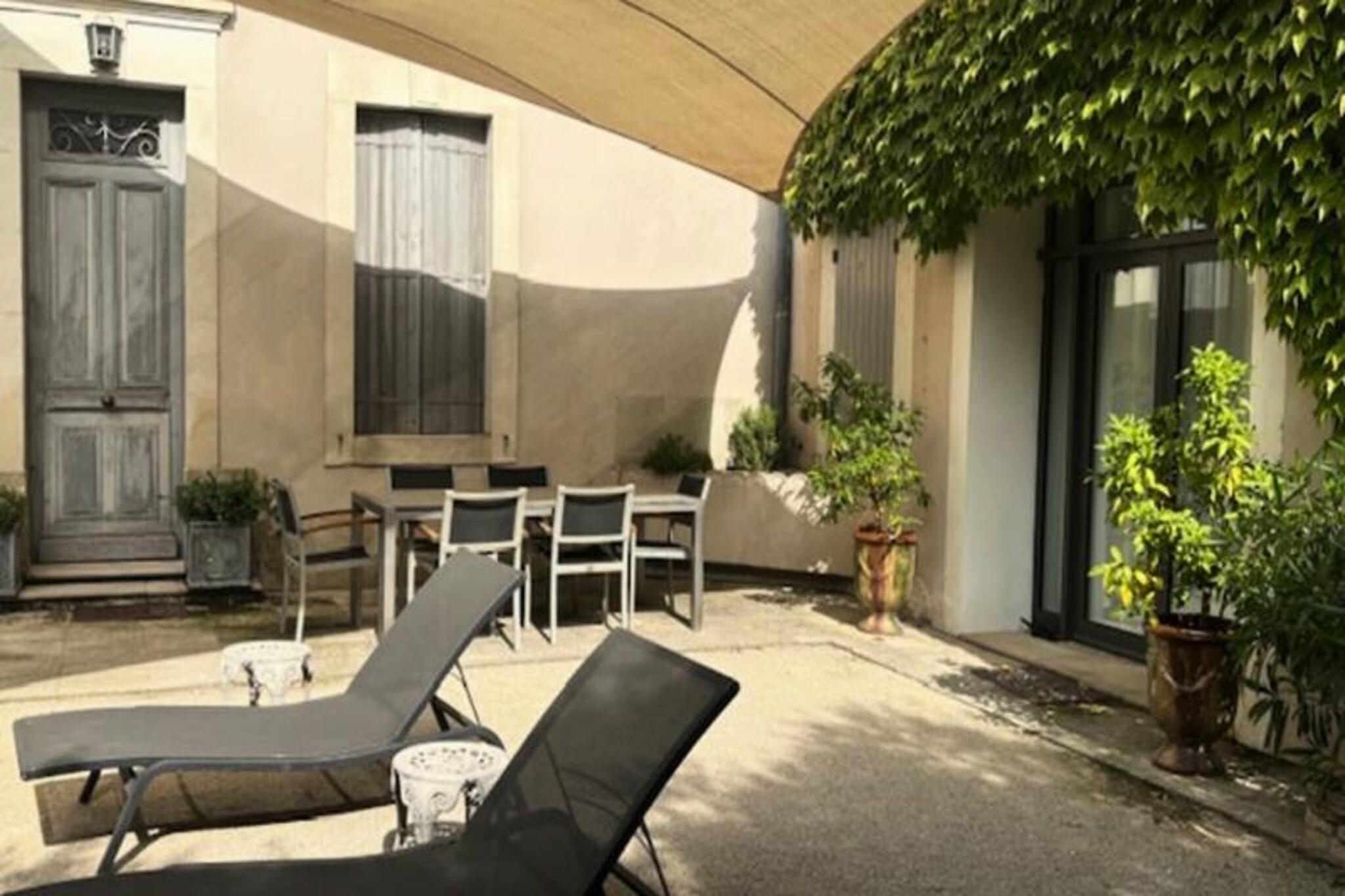 Les Cordeliers Historic Center