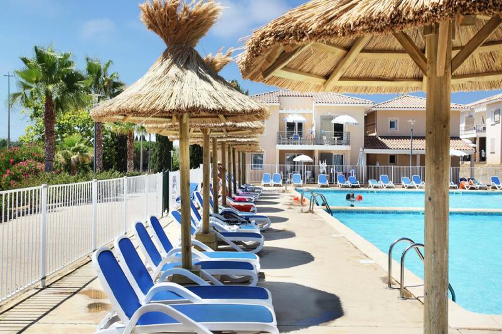 This apartment, located in a charming seaside town, is perfect for a relaxing stay. It accommodates up to four people with a living room featuring a pull-out bench seat for two, a bedroom with a double bed, and a bathroom with WC. Pets are allowed at an additional cost, with only one animal permitted per accommodation. The property includes amenities like Wi-Fi, television, and bed linen, ensuring a comfortable and convenient stay. End-of-stay cleaning is included, though the kitchen area and dishes require additional attention.

The residence enjoys a prime location just 400 meters from the beach, offering stunning views of the Golden Islands. Guests can explore the Mediterranean coast through scenic walks or bike rides. Nearby, you’ll find various cafes, restaurants, and shops. The lively town offers a blend of relaxation and adventure, with family-friendly activities and local markets adding to the charm.

Additional amenities at the residence include an outdoor swimming pool, sauna, fitness area, and multi-sports ground. Guests can also enjoy family entertainment during the summer months and children's activities. For those who prefer cooking in, the apartment comes with a fully equipped kitchen, perfect for preparing meals. Parking is free, and a laundry service is available for convenience.