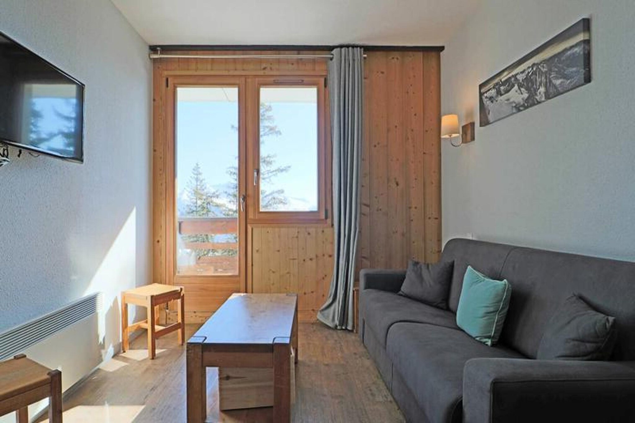 2 Rooms for 5 People