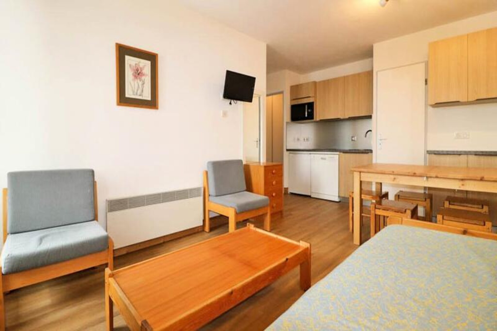 2 Rooms for 5 People