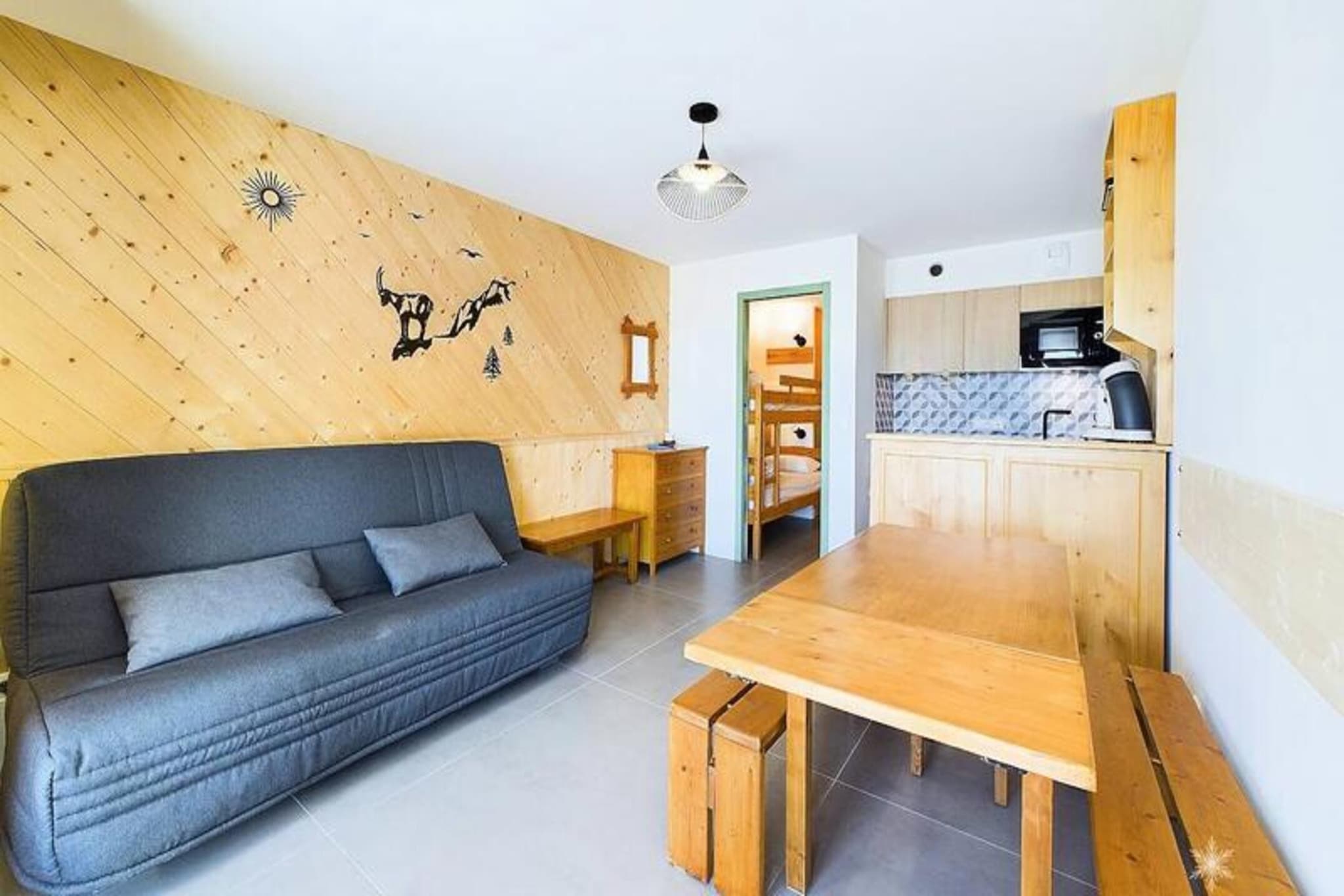 This charming studio apartment is located just 50 meters from the slopes and the Manessier ski lift, offering a prime location for winter sports enthusiasts. Accommodating up to 4 guests, the 26m² studio is completely renovated and boasts a south-facing terrace with stunning views of the valley. The apartment features a cozy entrance with 2 bunk beds and a living room with a convertible sofa bed for 2. Amenities include LED TV and a ski locker for your convenience. The apartment is not pet-friendly, and smoking is not allowed.

The property’s location offers easy access to nearby attractions, with a free shuttle stop right at the foot of the residence. You’ll find shops 500 meters away, making it easy to pick up anything you may need. For nature lovers and outdoor enthusiasts, the surrounding area offers breathtaking views and access to skiing, hiking, and more. The nearby cafes and restaurants offer delicious local cuisine, while the nearby markets provide fresh, regional products for a true taste of the area.

The studio comes equipped with a well-appointed kitchenette, featuring a ceramic hob, combined microwave oven, refrigerator, and dishwasher, making meal preparation a breeze. The bathroom includes a modern shower room with a towel dryer and a separate WC. End-of-stay cleaning, as well as the rental of sheets and towels, are available for an additional charge. Stay comfortable year-round with efficient heating, ensuring a cozy retreat after your outdoor adventures.