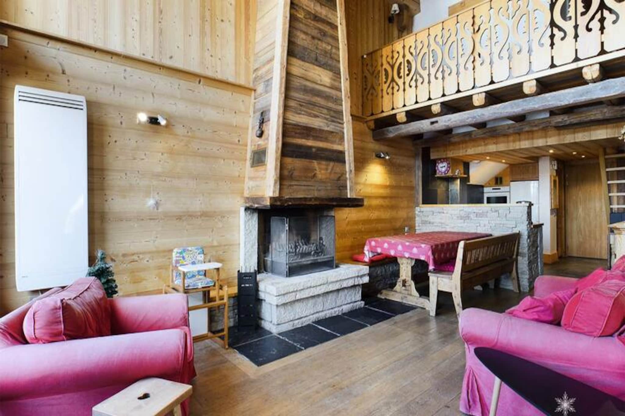 This charming 105 m² holiday home is located on the 1st and last floor of a completely renovated residence, perfect for 6 adults, with the capacity to accommodate up to 8 people. It includes 3 bedrooms: one with a double bed and two bunk beds, another with a double bed, and a third with two single beds. The mezzanine area features a convertible sofa, ideal for children. The home is not pet-friendly, ensuring a quiet and peaceful atmosphere. With separate toilets and a ski locker, this property offers comfort and convenience for families or small groups.

The residence is ideally situated in the heart of the resort, just 100 meters from the ski lifts, making it perfect for winter sports enthusiasts. It is also close to various shops, restaurants, and cafes, providing easy access to all the essentials. Guests can enjoy the stunning views of the valley from the balcony and explore the surrounding area, known for its outdoor activities and charming alpine atmosphere.

The apartment is fully equipped for a self-catering stay, featuring a modern kitchen with an induction hob, dishwasher, microwave, oven, and fridge-freezer. The spacious living room boasts a large dining table, comfortable sofas, and a TV corner with WiFi. The property also includes a bathroom, a separate toilet, and a ski locker for convenience. End-of-stay cleaning, sheets, and towels are not included and are available for an additional fee.