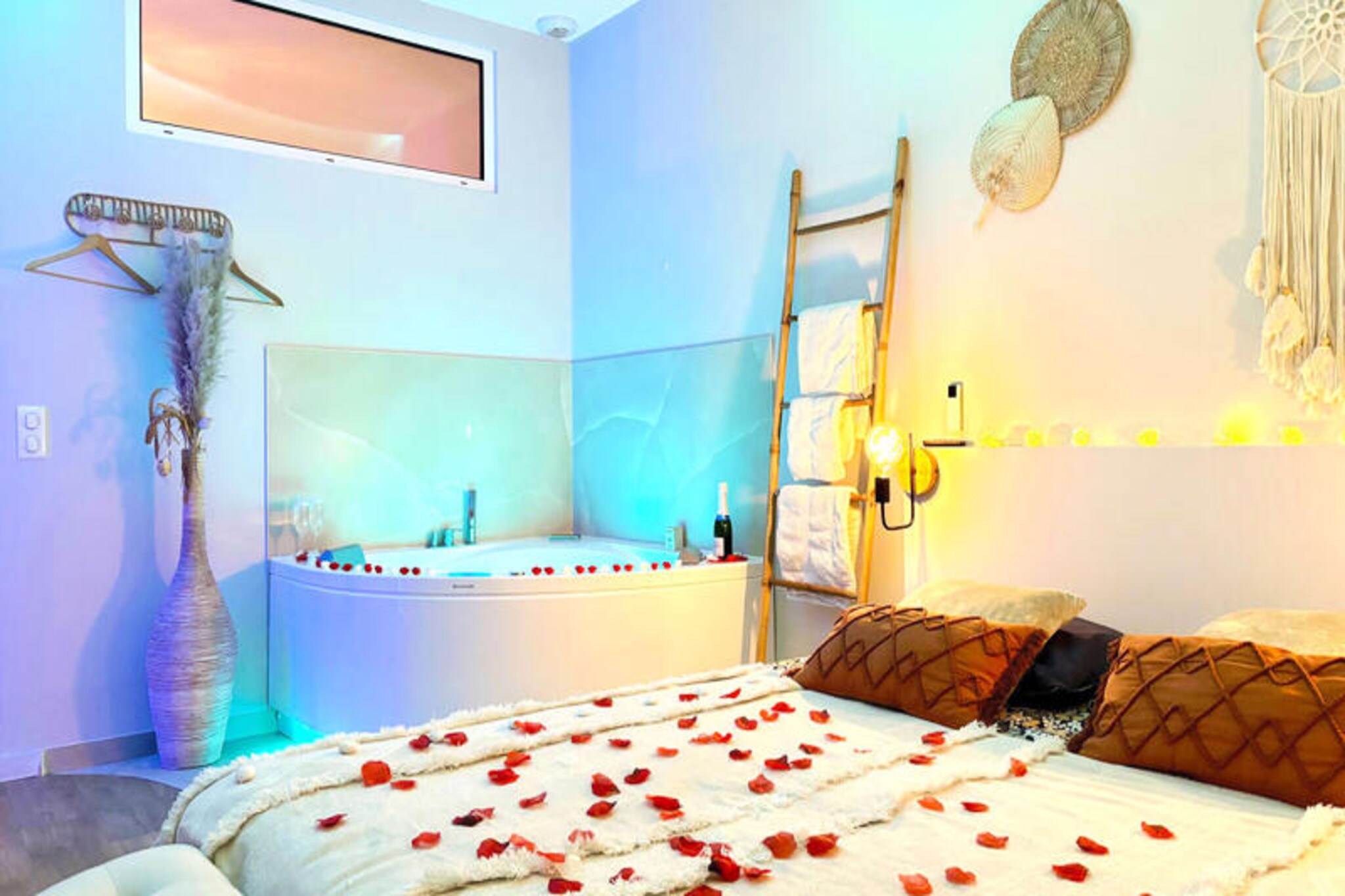 The Pearl with Jacuzzi and Cinema