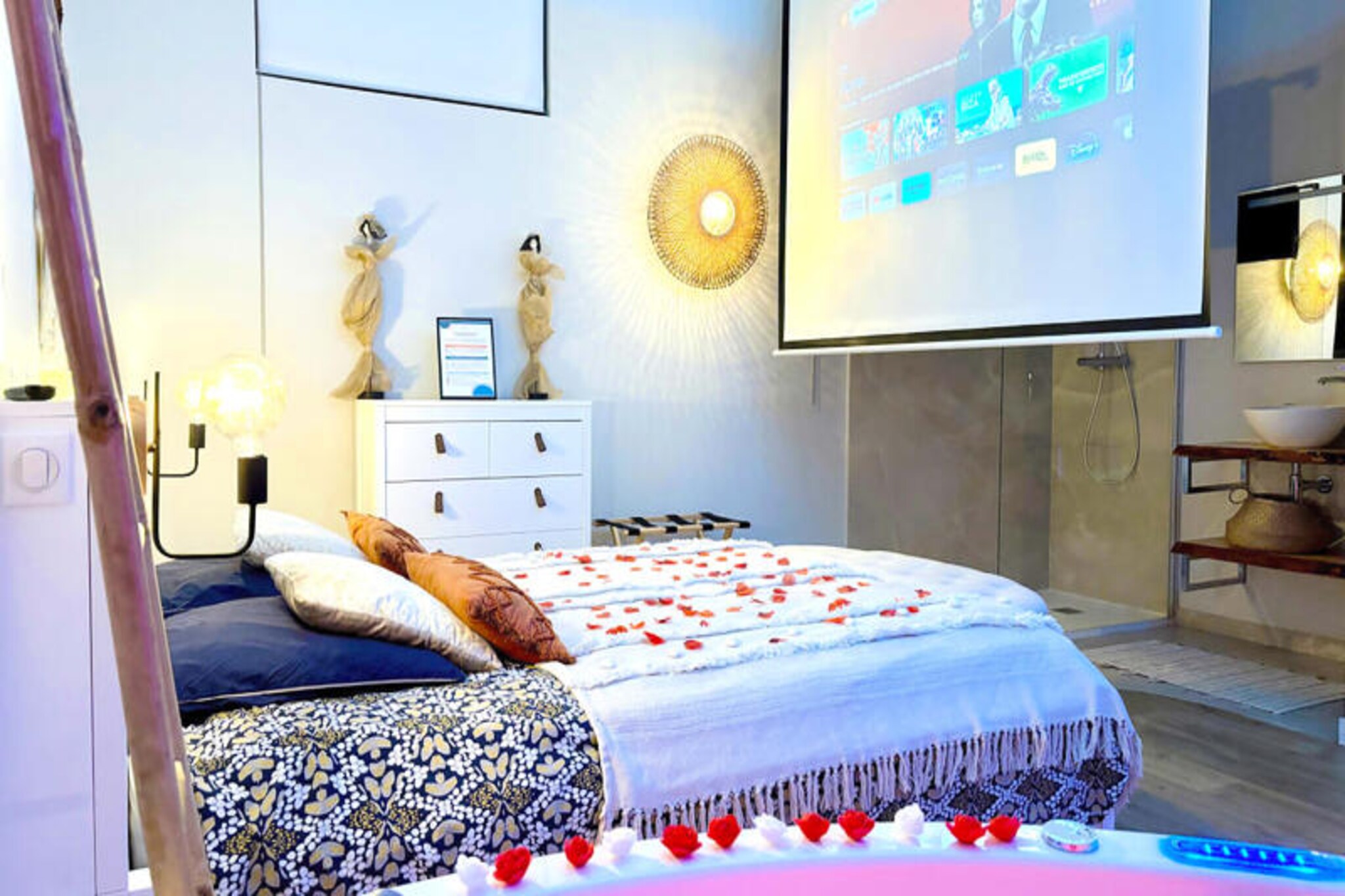 The Pearl with Jacuzzi and Cinema