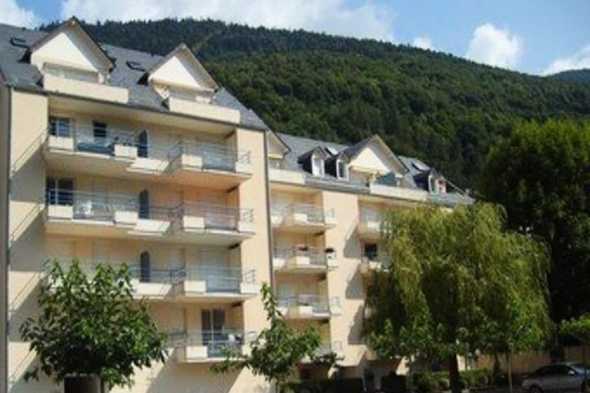 2 Rooms for 4 People