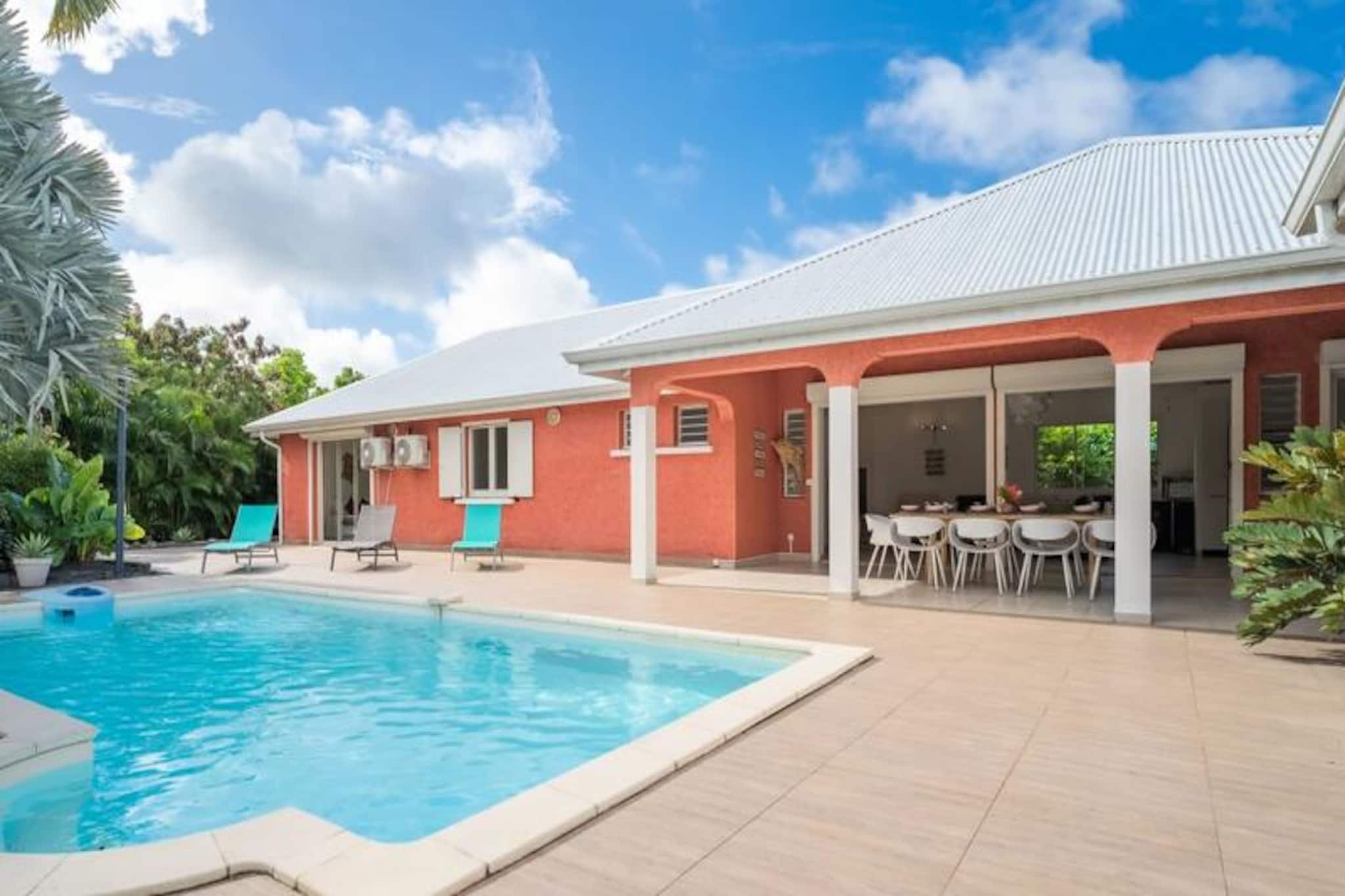 Houses & Villas for 15 People