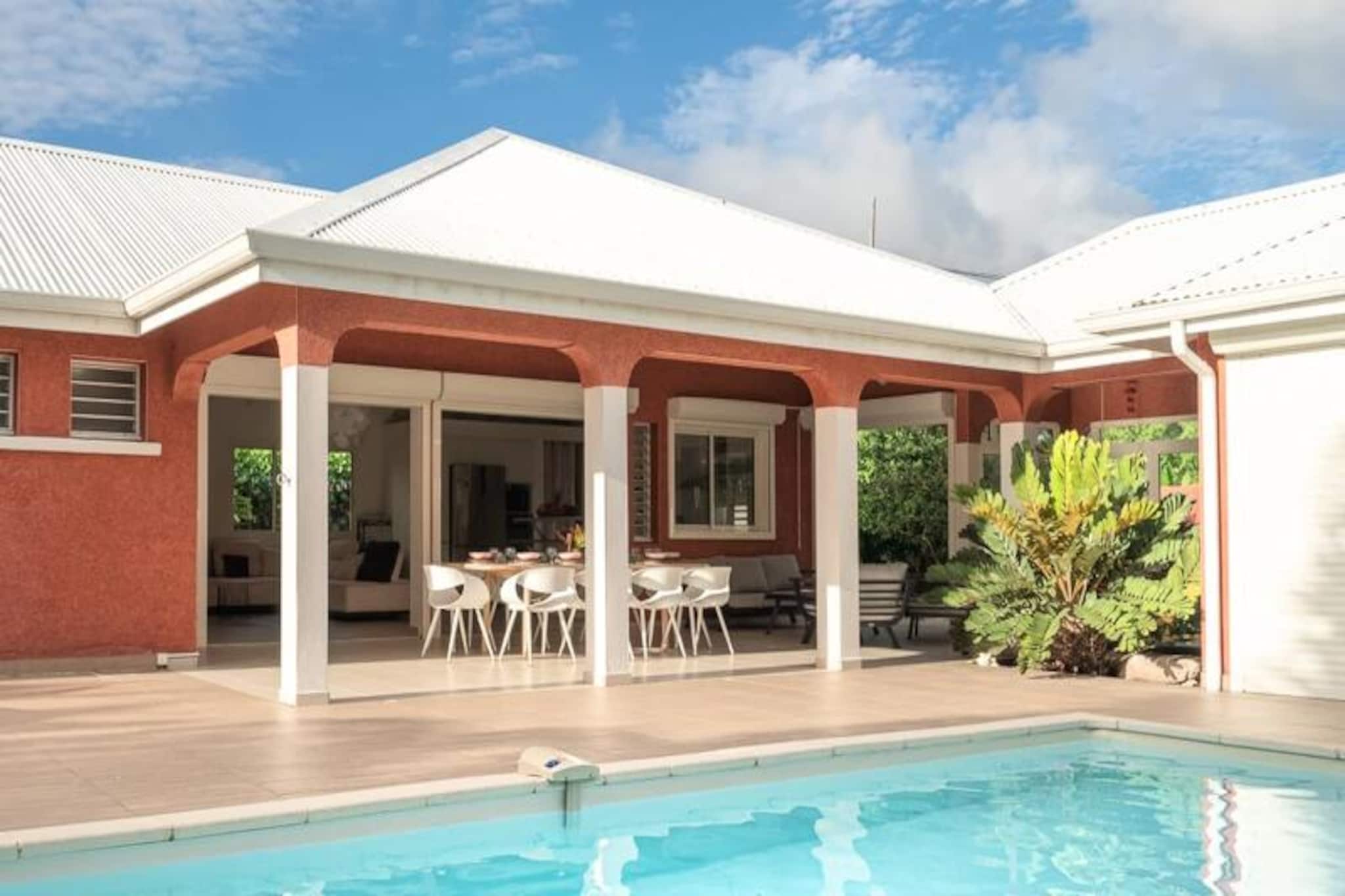 Houses & Villas for 15 People
