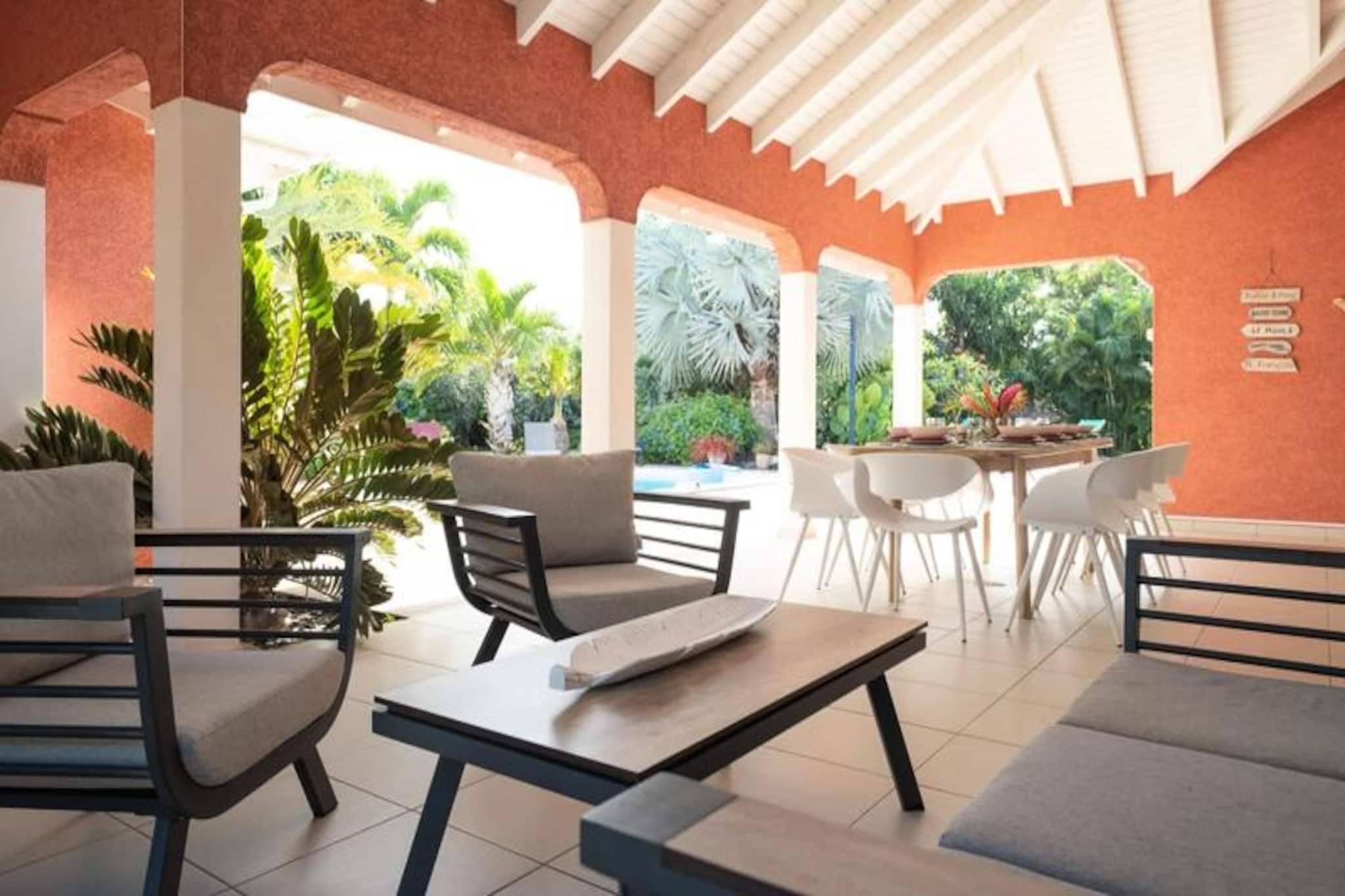 Houses & Villas for 15 People