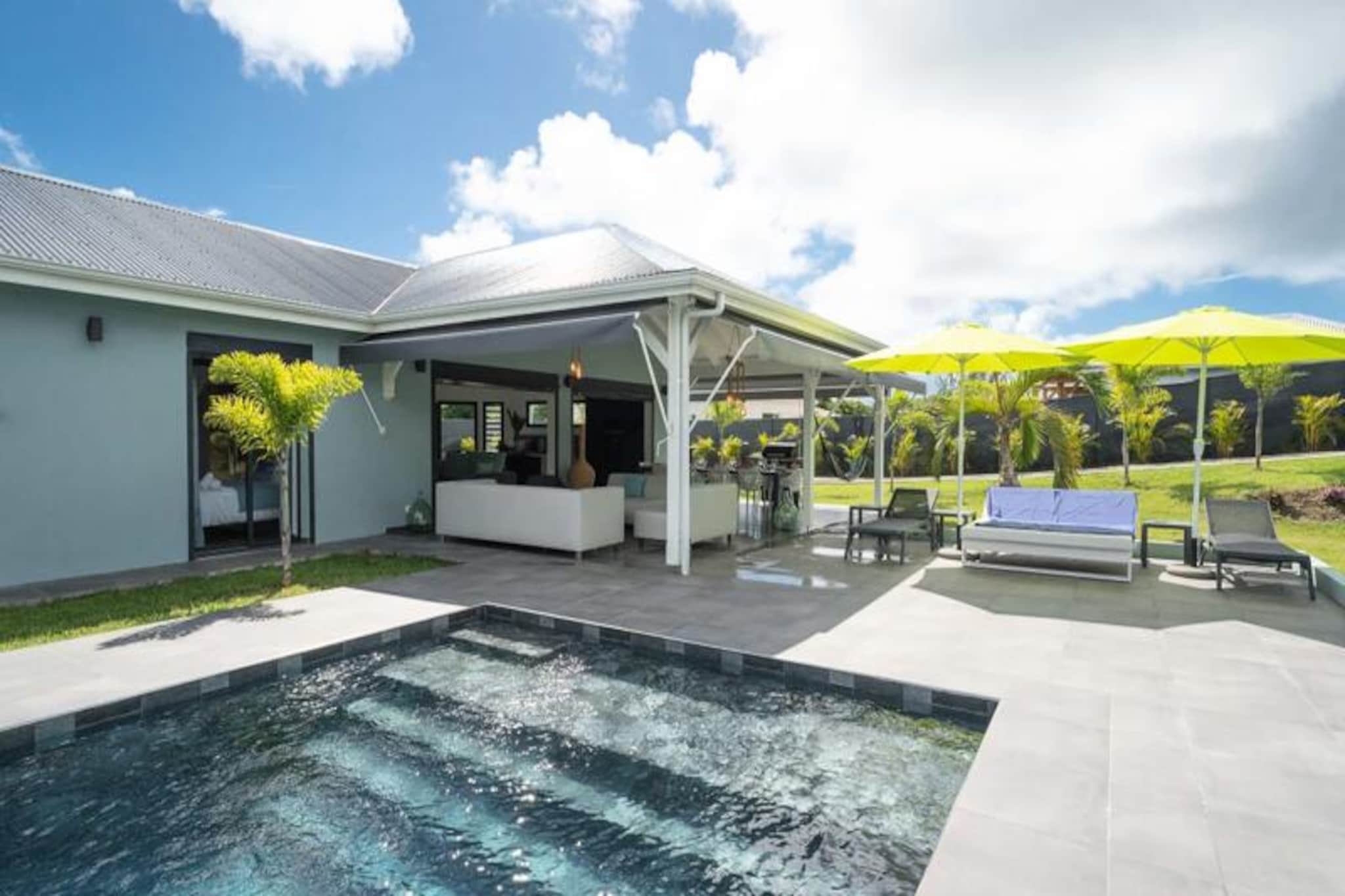 Houses & Villas for 10 People