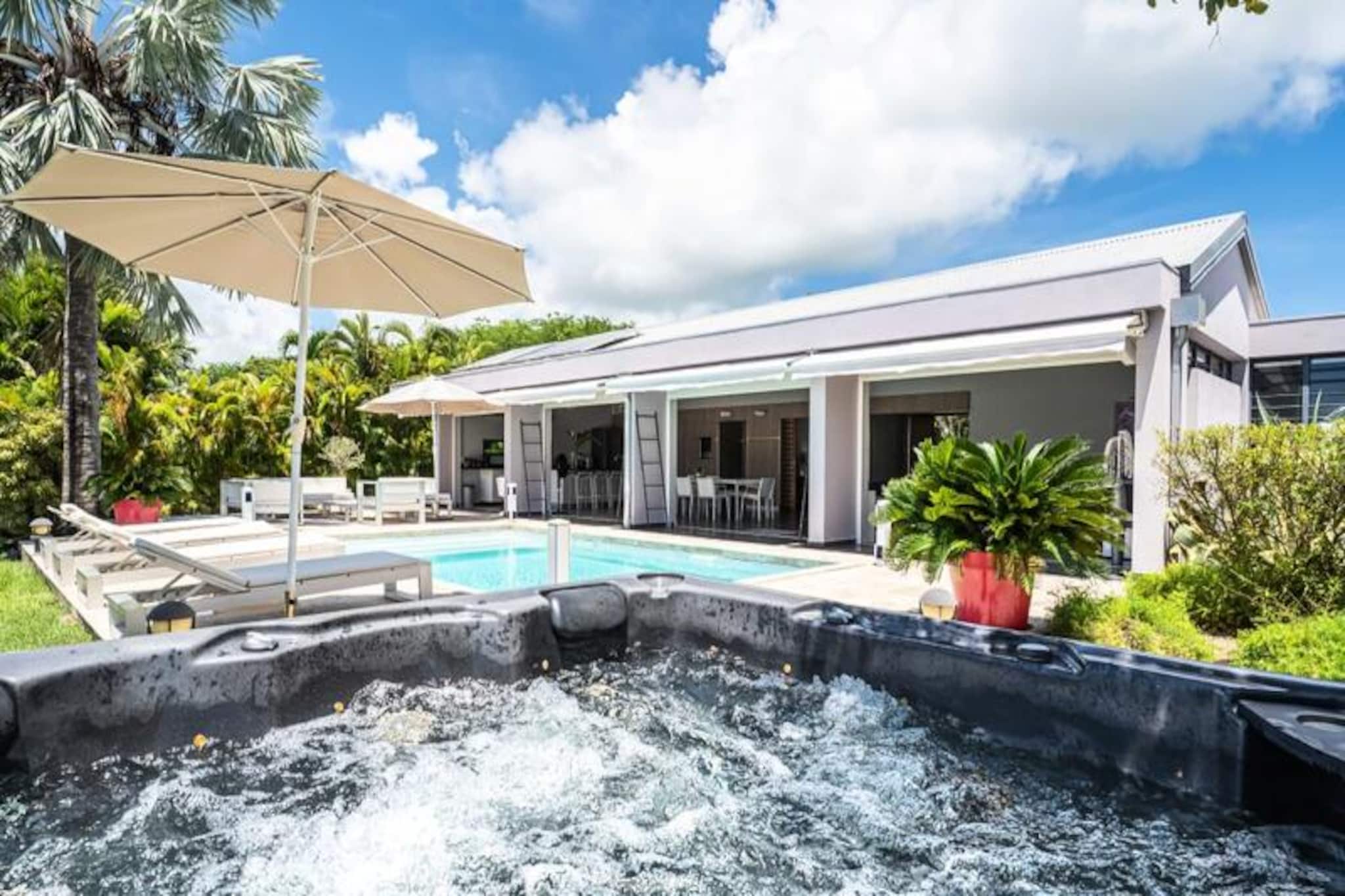 Villa in Saint-François near Stunning Beaches