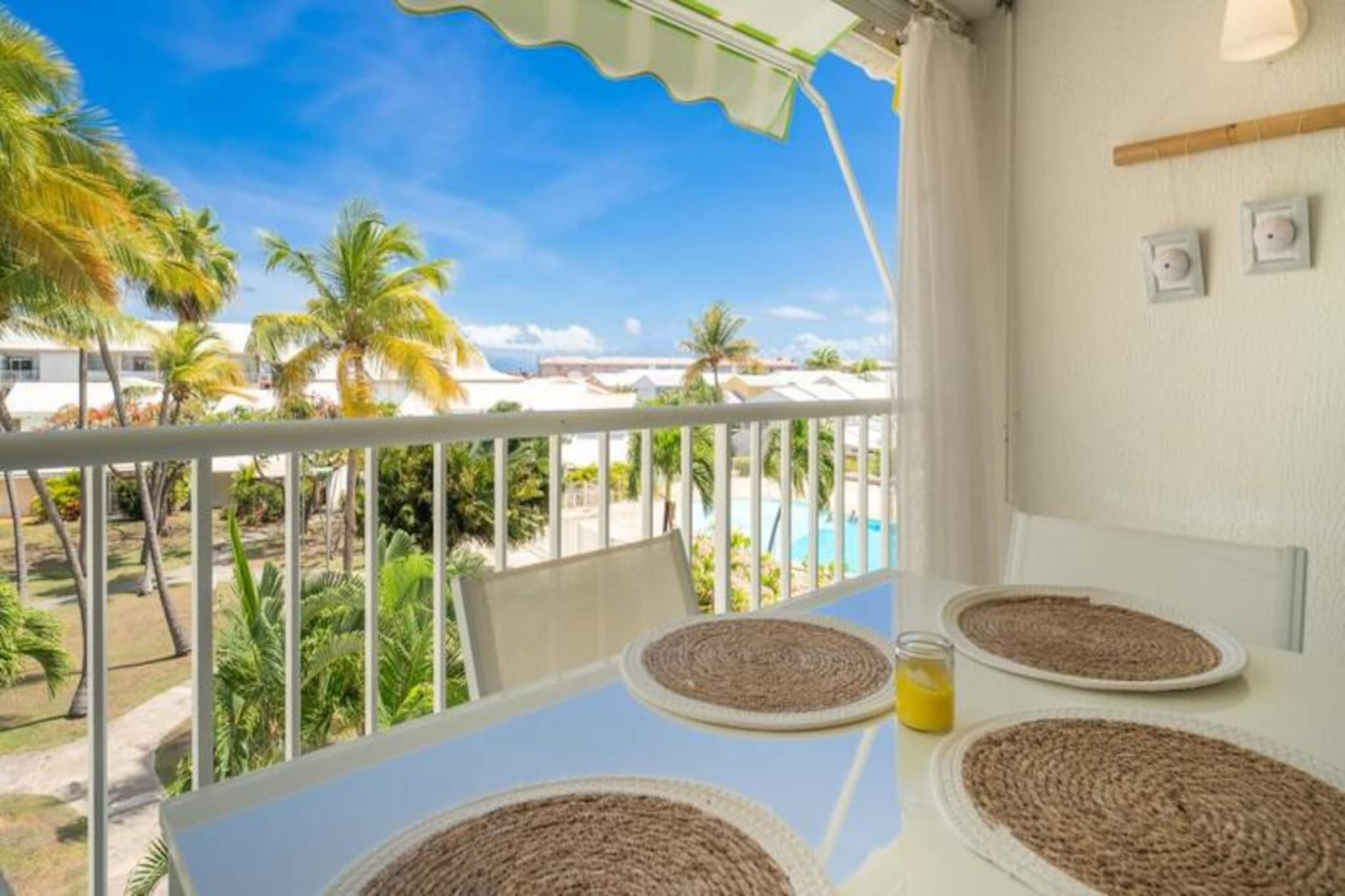 This bright apartment is located in the heart of the Saint François marina, just steps from the international golf course. The secure residence features a park, three swimming pools, and offers stunning marina views. The apartment has an open living room, an American kitchen, one air-conditioned bedroom with a 140 cm bed and dressing room, and another upstairs bedroom with a 160 cm bed and dressing room. It also includes a shower room and a courtesy toilet.
Within walking distance of beaches, shops, and restaurants, the apartment is ideally situated. The Saint-François International Golf Course, casino, and aerodrome are all less than 10 minutes on foot. Nearby, guests can enjoy Raisins Clairs beach, Anse à la Gourde, and Anse-Champagne, all just 5 minutes by car. Boat departures for trips to Marie-Galante and La Désirade are also available.
The apartment includes air conditioning, towels, bed linen, and quality housekeeping services. A portable cistern is available in case of water outages. Concierge services are offered for excursions, vehicle rentals, and airport transfers to ensure a seamless stay