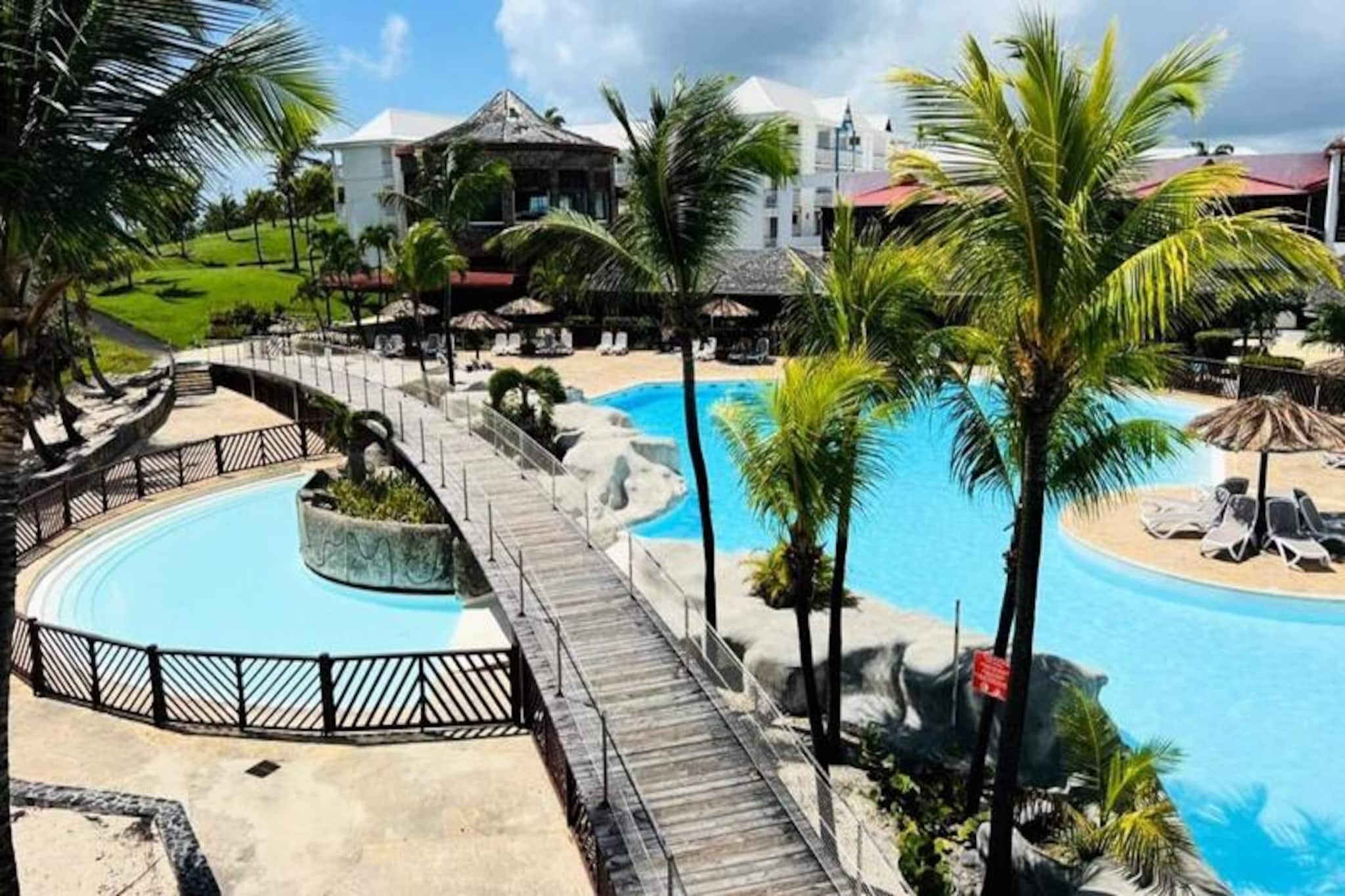 This charming 2-room apartment in a secure residence offers a perfect tropical retreat, complete with access to a beach, swimming pool, restaurant, and bar. Ideal for families, it accommodates 2 adults and 2 children, featuring an air-conditioned bedroom with a 160 cm bed and a sofa bed in the living room. The apartment includes a bathroom, toilet, and a lovely balcony terrace. Pets are not allowed.
Located in the heart of Saint-François, in eastern Guadeloupe, the apartment is just a 45-minute drive from Pointe-à-Pitre airport. It’s within walking distance to supermarkets, bakeries, pharmacies, and local markets. The famous Marina de Saint-François offers plenty of restaurants, shops, and entertainment. Guests can also visit the Saint-François International Golf Course, Casino, and Aerodrome, all just 5 minutes away. The area is home to some of Guadeloupe’s best beaches, including Raisins Clairs and Anse à la Gourde, just 5 minutes by car.
Inside, the apartment features a kitchenette, air conditioning, internet access, and essential amenities like towels and bed linens. Professional housekeeping ensures a comfortable stay. Guests can also enjoy exclusive concierge services, including booking excursions, vehicle rentals, and airport transfers. Enjoy a relaxing vacation with all the conveniences you need for a memorable stay under the Caribbean sun.