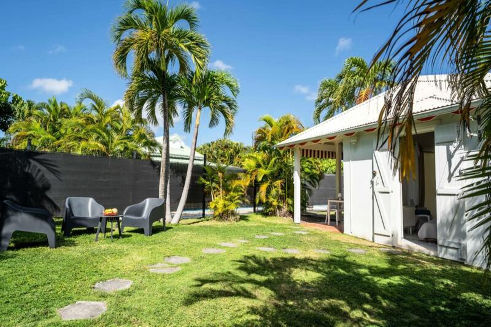 Monarch Bungalow for three people