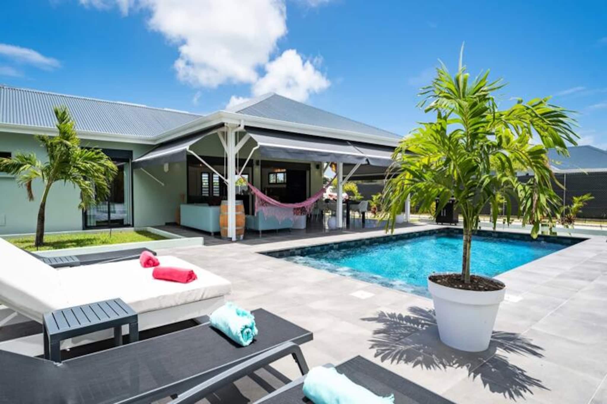 Houses & Villas for 8 People