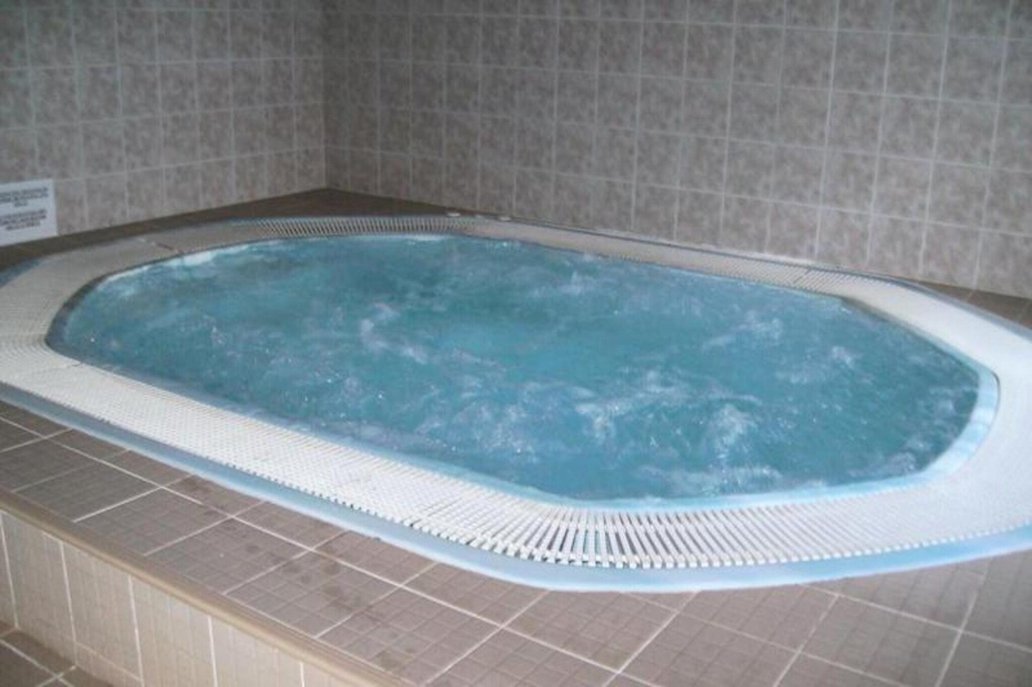 You have access to 2 campsites for activities:



- Aquatic complexes with paddling pools, slides, sliding slopes, swimming pools.

- An indoor swimming pool (heated).

- Aquagym, fitness and cardio area.

- Wellness area with body care, jacuzzi, sauna, hammam, massages.

- Outdoor play areas for children.

- Activities and sports tournaments during the day.

- Video games rooms, billiards, bike rental on site.

- Bowling green, table tennis, football, volleyball, basketball, tennis court, loan of board games and sports equipment (with deposit).

- 3 children's clubs from 1 year old.

- Theme evenings (cabaret, dance, karaoke).

- Access to free WIFI in bars, paying in the mobile home.

- Supermarket (small grocery store in high season), bread store, takeaway meals.

- Pizzeria, restaurant.

- Poolside bar with giant screen.



*Paid badges are required to access the infrastructures of the 2 campsites.

&nbsp;
&nbsp;1 living room, 1 kitchen, 3 bedrooms, 1 bathroom, 1 separate toilet and shared swimming pool.


	Living room equipment: 1 table and 6 chairs and 1 TV.
	Kitchenette equipment: refrigerator, hob, oven, microwave, kettle, coffee maker, toaster...
	Room facilities: 2 bedrooms with 2 single beds and 1 bedroom with 1 double bed.
	Shower room equipment: 1 shower with WC.
	Terrace equipment: a table with 8 chairs and 2 deckchairs.
	Space for a car on the pitch.
	Surface area: 38 m².

The advantages of this accommodation: furnished terrace, shared swimming pool, facing south-west, gas barbecue, TV...
Wifi access - Included at the bars. Payable in the mobile home.
Deposit (additional) - A deposit of 850&euro; will be asked upon your arrival.
Tourist tax (additional charge) - The amount of the tourist tax amounts to 0.65&euro; per day/pers. Free for under 18s.
