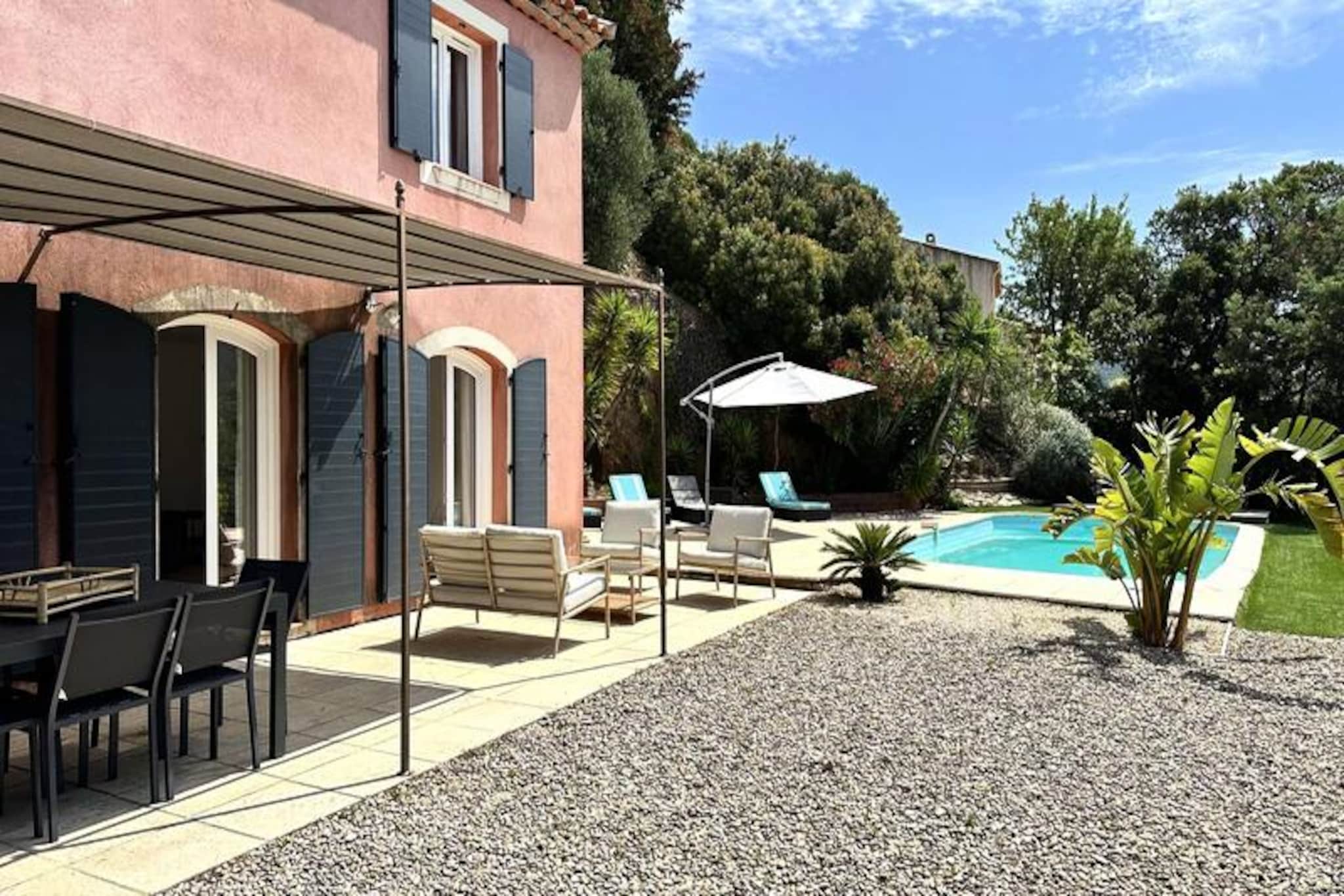 Nestled in the tranquil Domaine de Valcros, Villa Paloma offers the perfect retreat with stunning views of the surrounding hills. Set on a 1390m² plot, the villa features a private swimming pool (4x8m), secured by an alarm, and a spacious garden. With parking for two vehicles and a gated entrance, this peaceful villa is ideal for family or group stays. It's also close to the beautiful beaches of the Var, including Fort Brégançon, Cap Bénat, and Hyères.

The villa is just a short drive from some of the Var’s most stunning beaches, perfect for sunbathing or exploring the local area. The outdoor space includes a shaded pergola, sun loungers, and an electric barbecue, making it ideal for al fresco dining. Guests can relax by the pool or enjoy the serene atmosphere in the garden.

Inside, the villa features a bright living/dining area opening onto the terrace, with a fully equipped kitchen. Upstairs, there are three bedrooms: one master with an en-suite, and two additional double bedrooms sharing a bathroom. Additional amenities include Wi-Fi, TV, washing machine, and a dishwasher, ensuring a comfortable stay. Pets are not allowed, and smoking is prohibited inside.