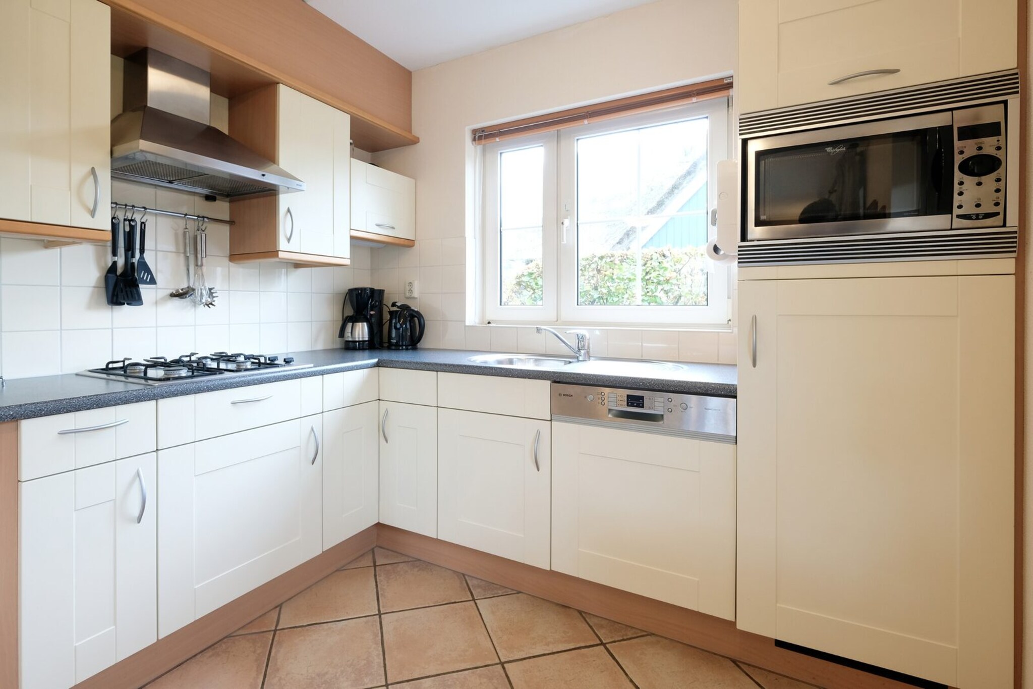 6-person holiday villa with garden