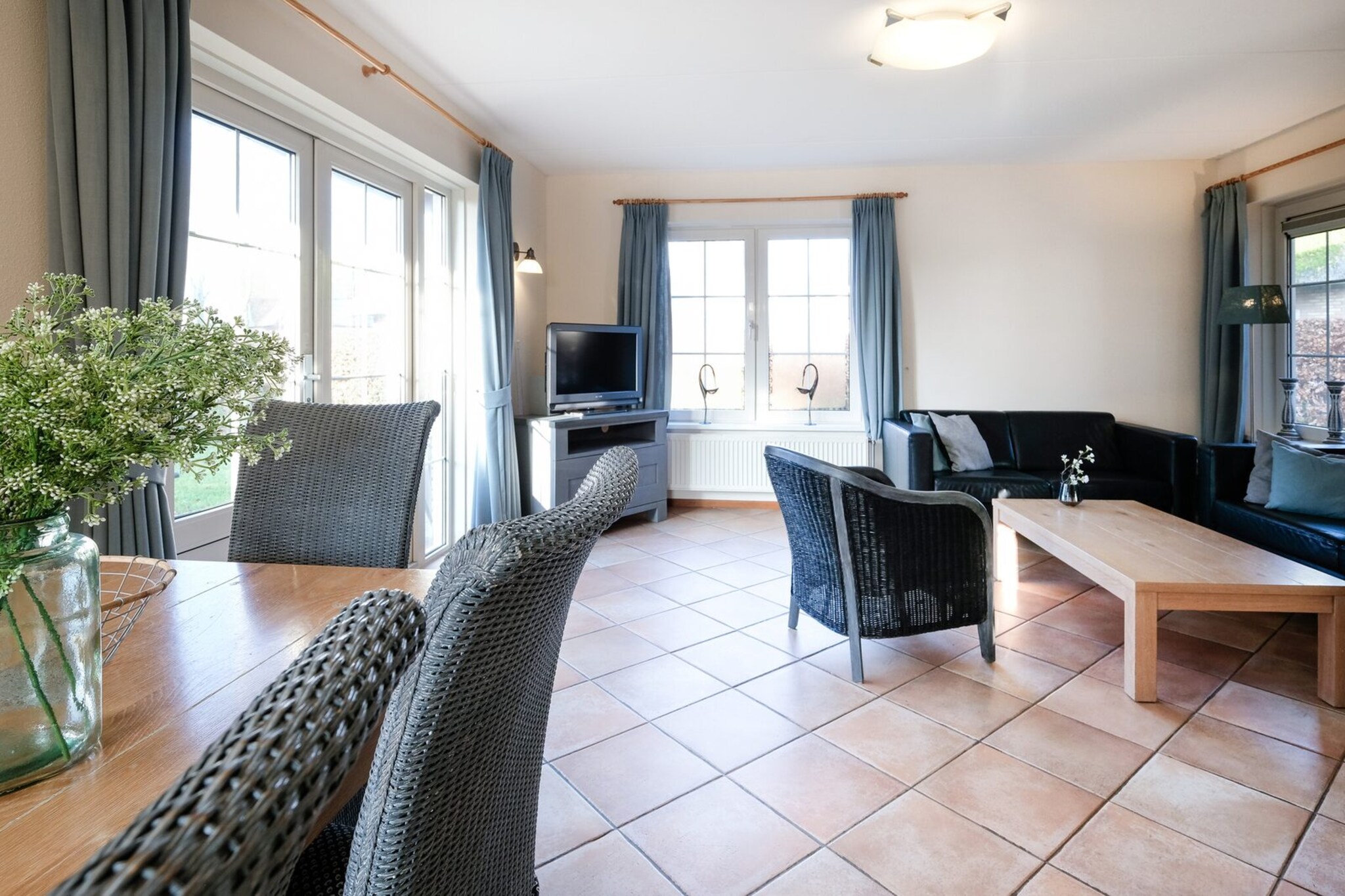 Relax and unwind at the charming Villapark Anzelhoef in Sint Maartenszee, a small-scale park just 10 minutes by bike from the beach and only a short walk to the forest. This peaceful retreat is ideal for a cycling or walking holiday near the sea or a weekend getaway. The living room is tastefully furnished with two sofas, one armchair, and a spacious coffee table. Enjoy cable TV with Dutch and German channels. The dining room features a large table with six chairs, and a high chair is available for little ones. The fully equipped open kitchen includes a dishwasher, filter coffee maker, kettle, toaster, 4-burner gas cooker, and combination microwave. There is also a washing machine and dryer in the utility room.

The property offers three cozy bedrooms. On the ground floor, there is a bedroom with two single beds (80x200 cm). Upstairs, one bedroom has a double bed (180x200 cm) and the other contains two single beds (90x200 cm). All rooms have ample wardrobe space, with each bed equipped with single mattresses and duvets. A separate room includes a chest of drawers and a cot, with the note that you'll need to bring your own bed linen for the cot.

Step through the garden door from the living room into the sunny garden, where you'll find a beautifully landscaped terrace with garden furniture. Barbecuing is allowed with an electric or gas grill, and an electric barbecue is available at the house. One car can park directly at the accommodation, while additional vehicles can be parked in the general car park. Please note that charging electric cars with electricity from the bungalow is not permitted.

Note: The bed-linen is optional and available for â‚¬ 13 p.p./Stay.